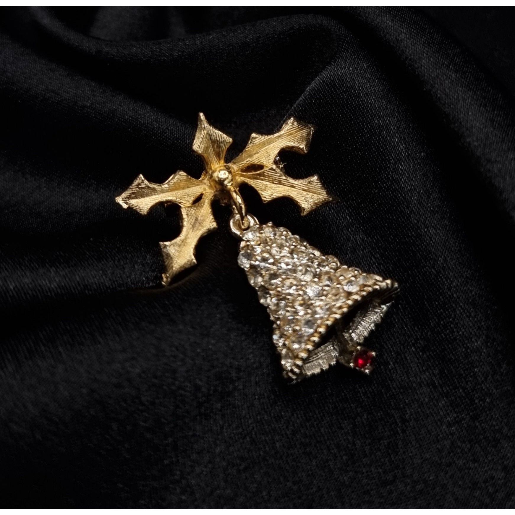 Vintage Vintage 1950's-1960's Signed DODDS Gold-Tone Rhinestone Chri Size ONE SIZE - 1 Thumbnail