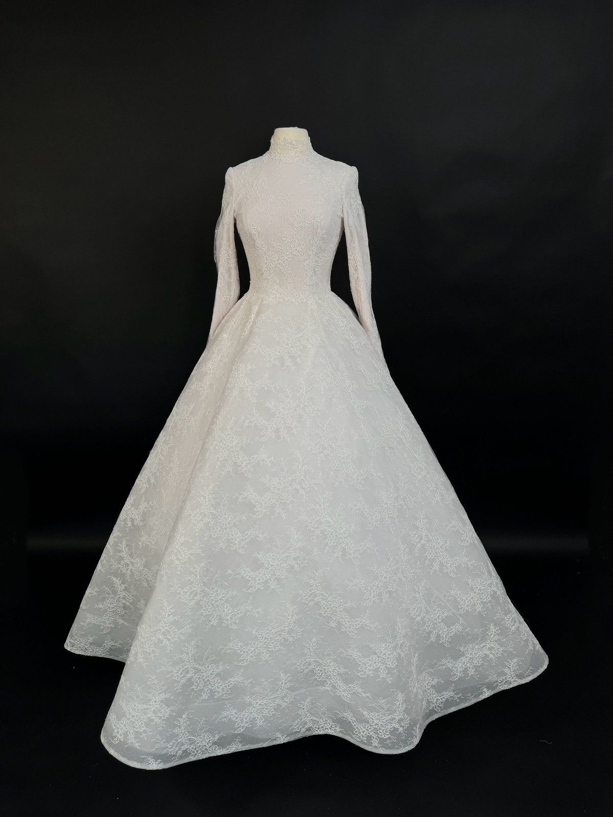 Other Brand New US 8 Anna Augusta French Corded Lace Wedding Dress Size M / US 6-8 / IT 42-44 - 2 Thumbnail