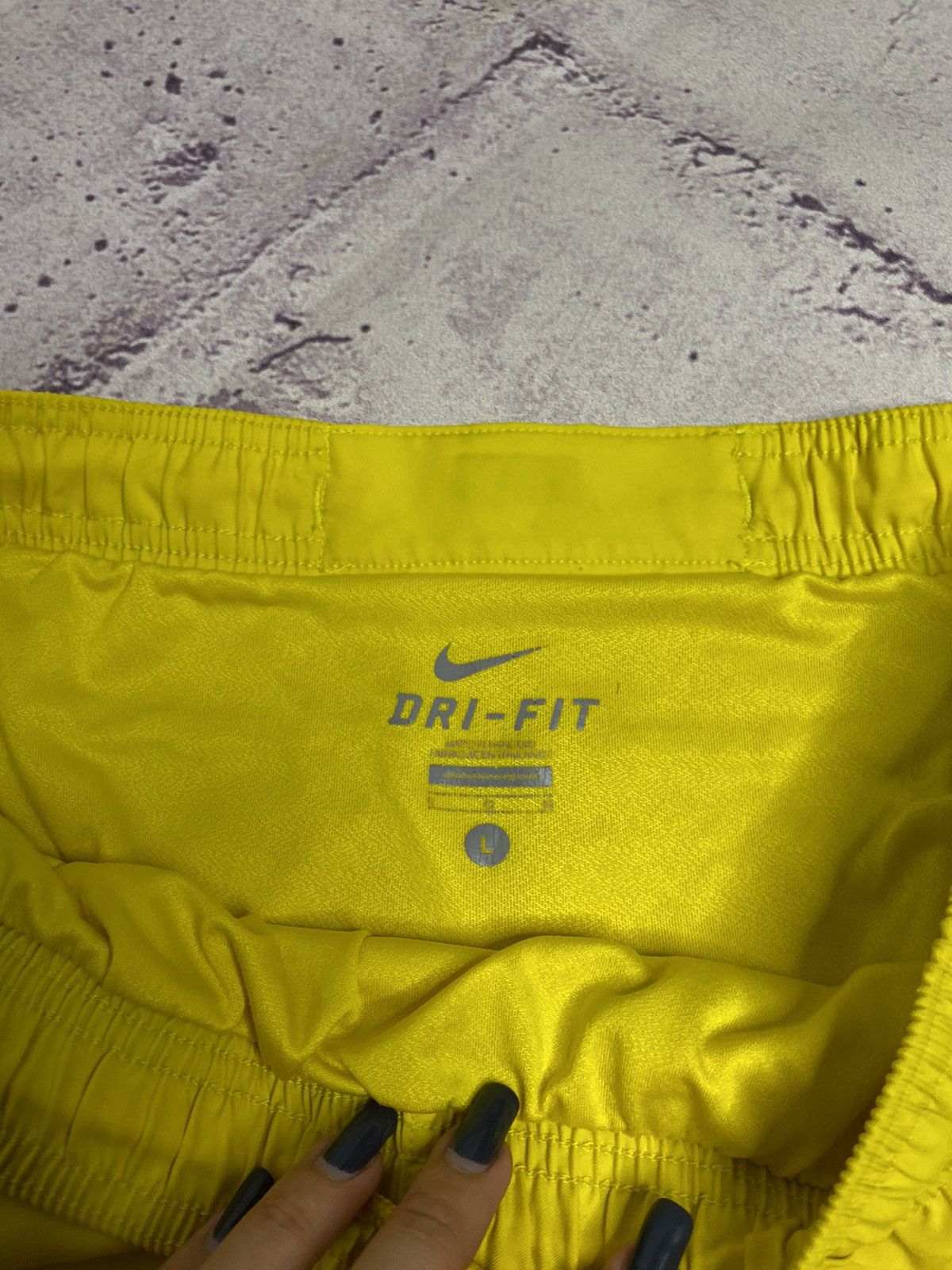 Nike MENS Nike Barcelona Yellow Soccer Shorts vintage Size US 34 / EU 50 - 7 Thumbnail