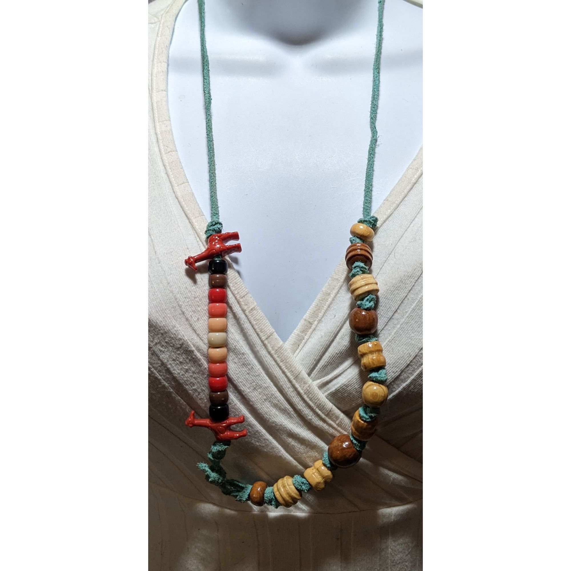Other Handmade Rainbow Beaded Animal Necklace Size ONE SIZE - 2 Thumbnail