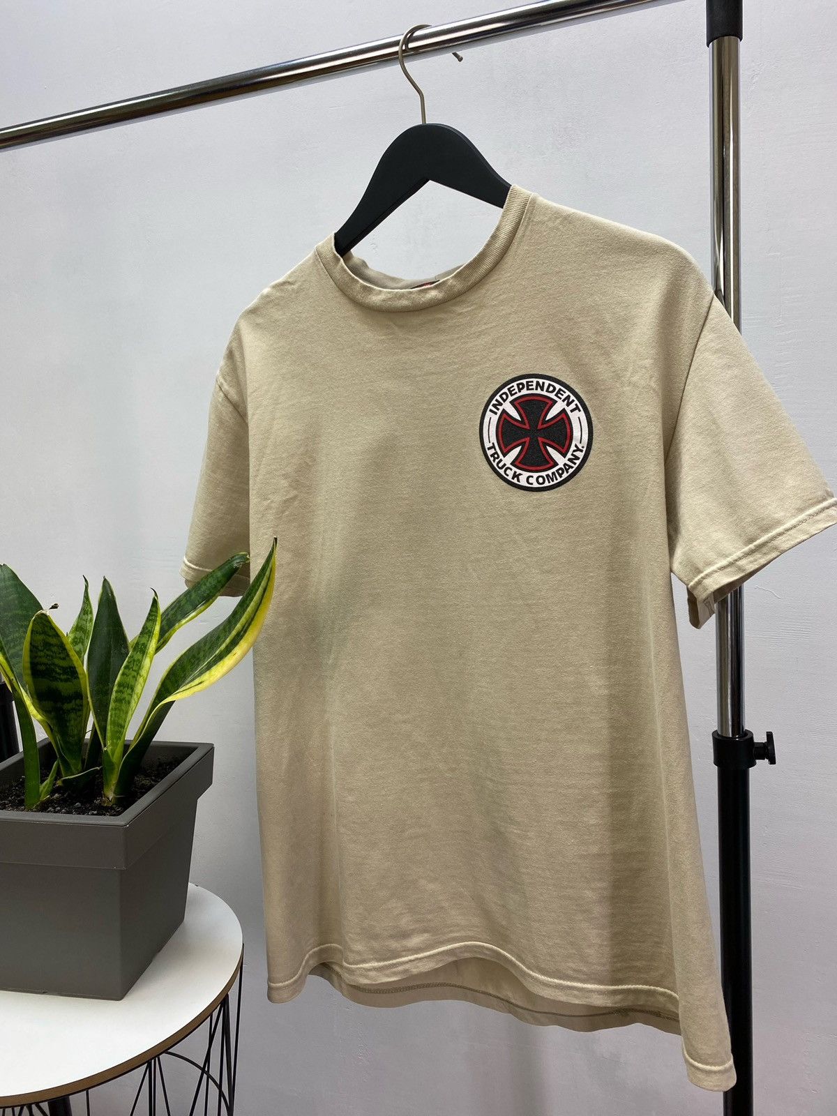 Alien Workshop × Independent Truck Co. × Vintage Vintage Independent Truck Company Logo Tee Size US L / EU 52-54 / 3 - 3 Thumbnail