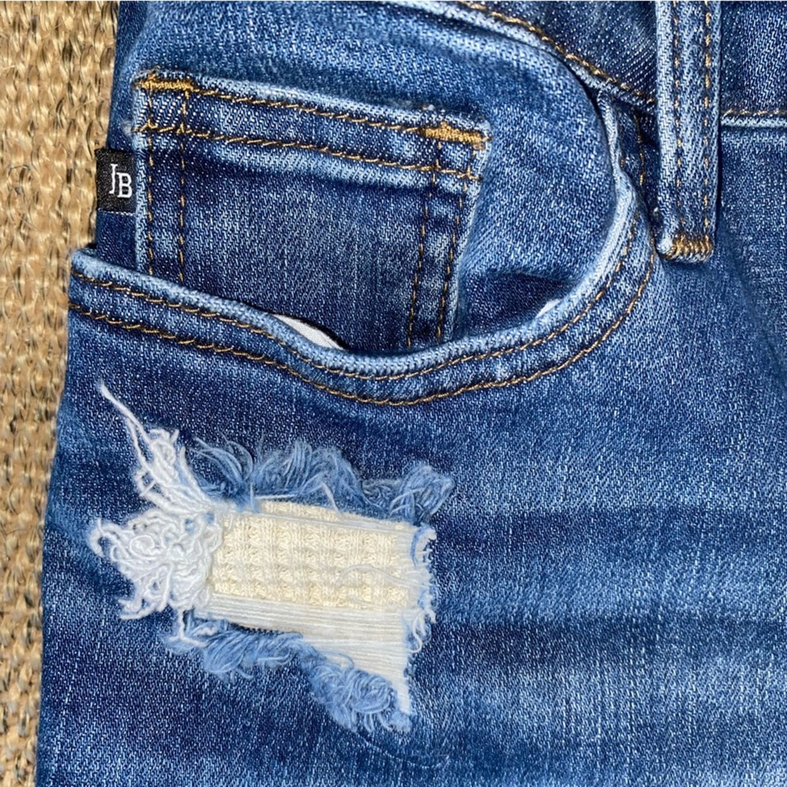 Judy Blue Judy Blue $79 Patch Perfect Boyfriend Jeans 5 / 27” EUC Size 27" / US 4 / IT 40 - 14 Thumbnail