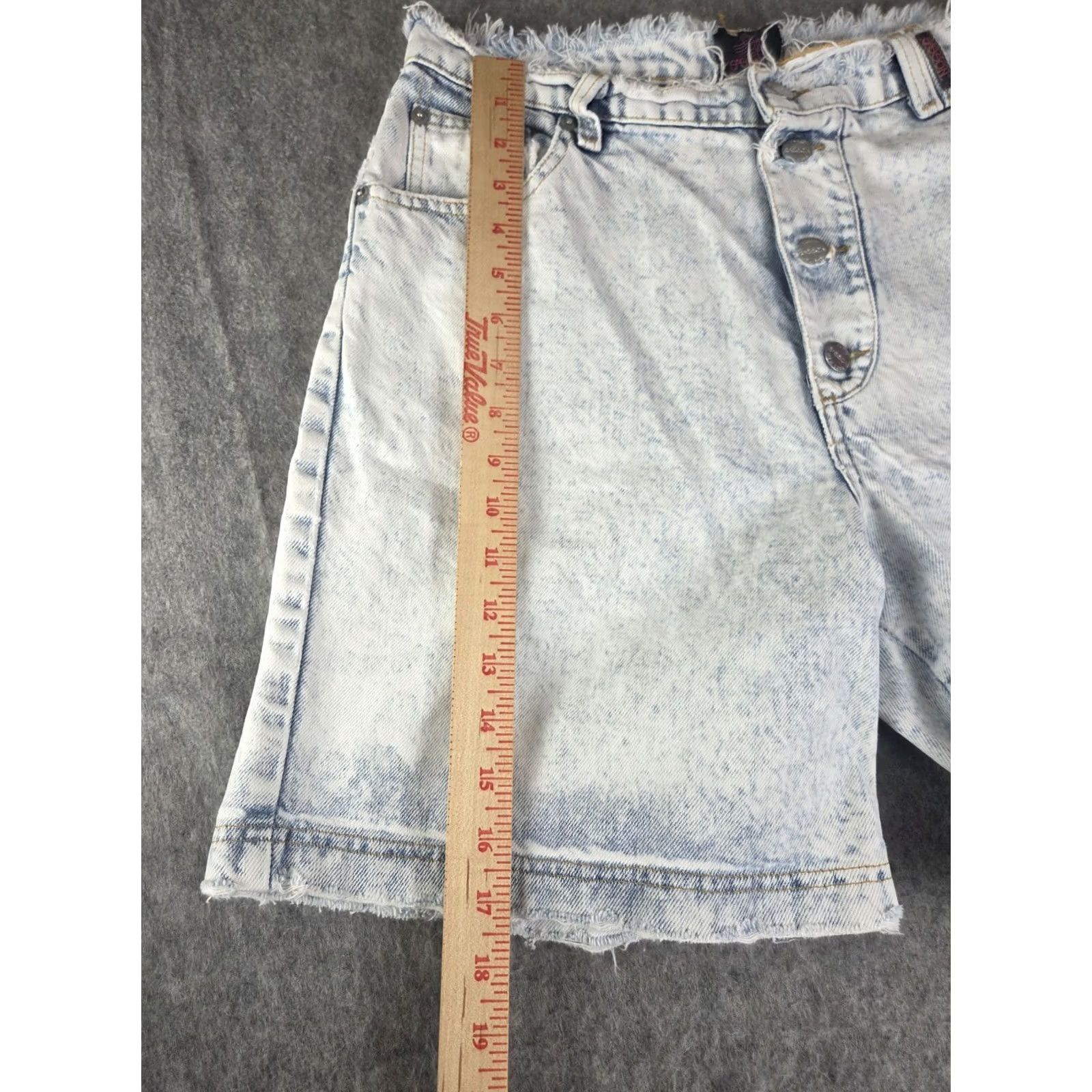 Vintage VINTAGE Sasson Stone Wash Buttonfly Jean Shorts 80s 12 Womens Blue Denim Distressed 5-Pocket Cut-Off High Rise Classic 80s 90s Style Mens/Girls Size 34" / US 12 / IT 48 - 8 Thumbnail
