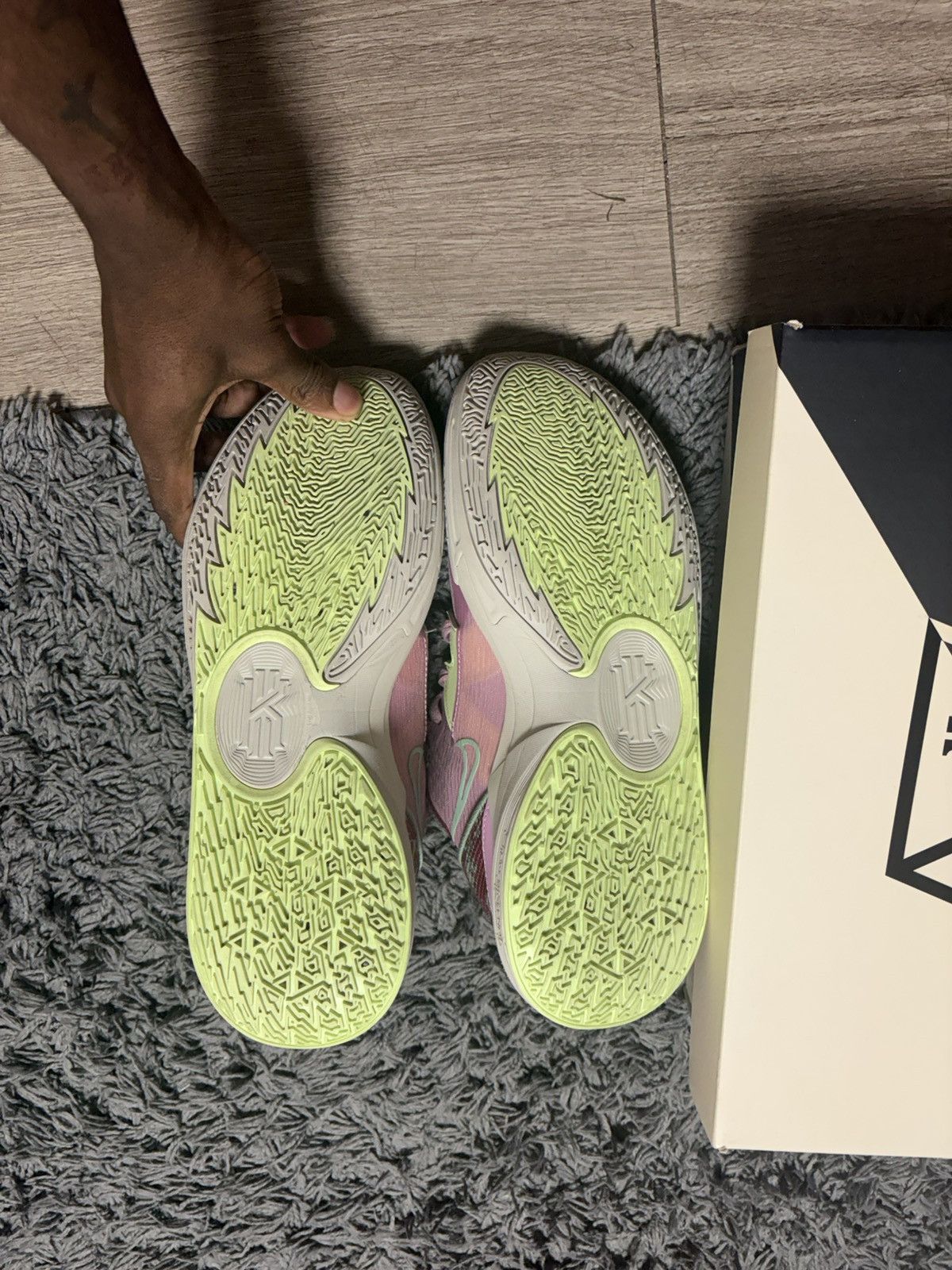 Nike Kyrie 5 Orchid Size US 10.5 / EU 43-44 - 4 Thumbnail