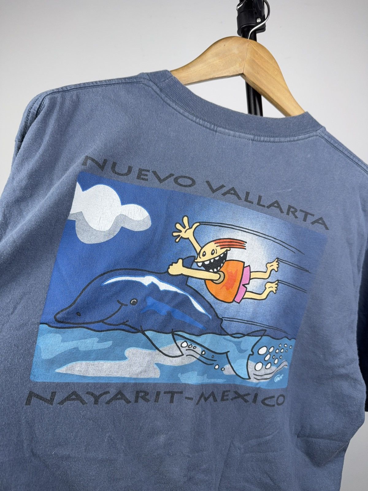Vintage VNTG 90s Surf Nuevo Vallarta Mexico Dolphin T-Shirt Yazbek Size US L / EU 52-54 / 3 - 12 Thumbnail
