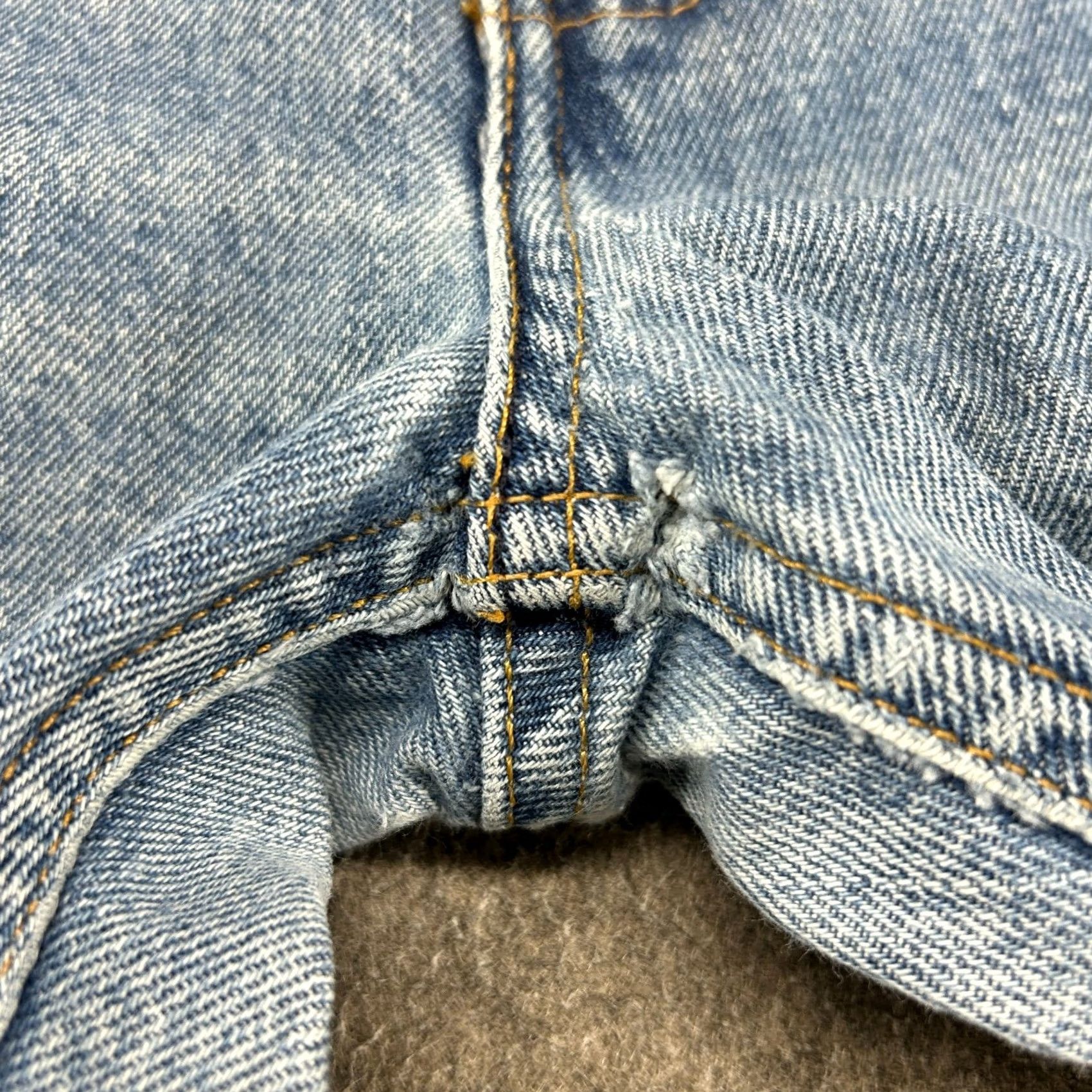 Levi's VINTAGE Levi's 505 Jeans Mens 32x32 Blue Regular Fit Straight Leg Distressed Light Wash denim 100% Cotton 5-Pocket Belt Loops Mod ern Mens Size US 32 / EU 48 - 6 Thumbnail