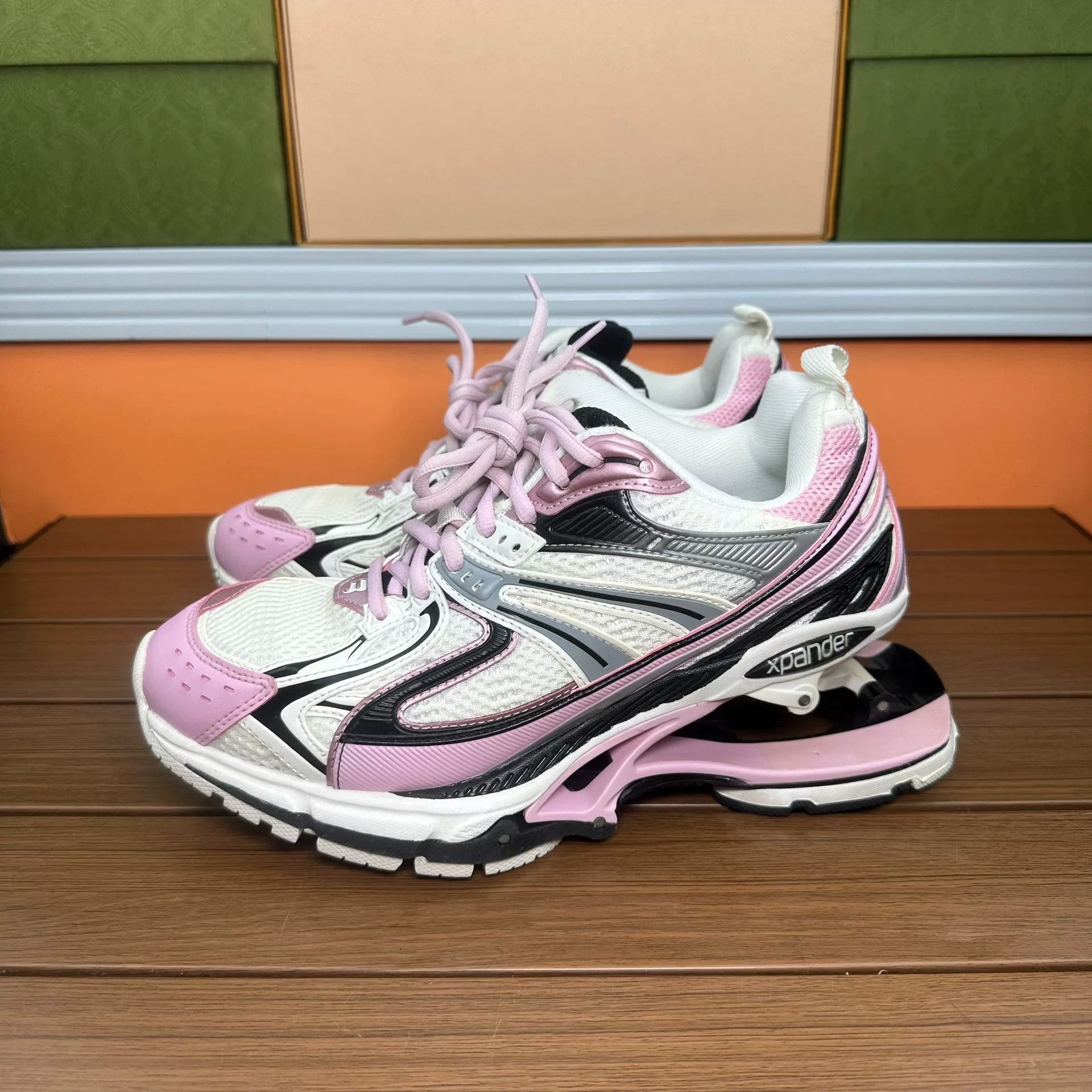 Balenciaga Balenciaga Pink Lowtop Sneakers it_38 Women Size US 8 / IT 38 - 1 Thumbnail