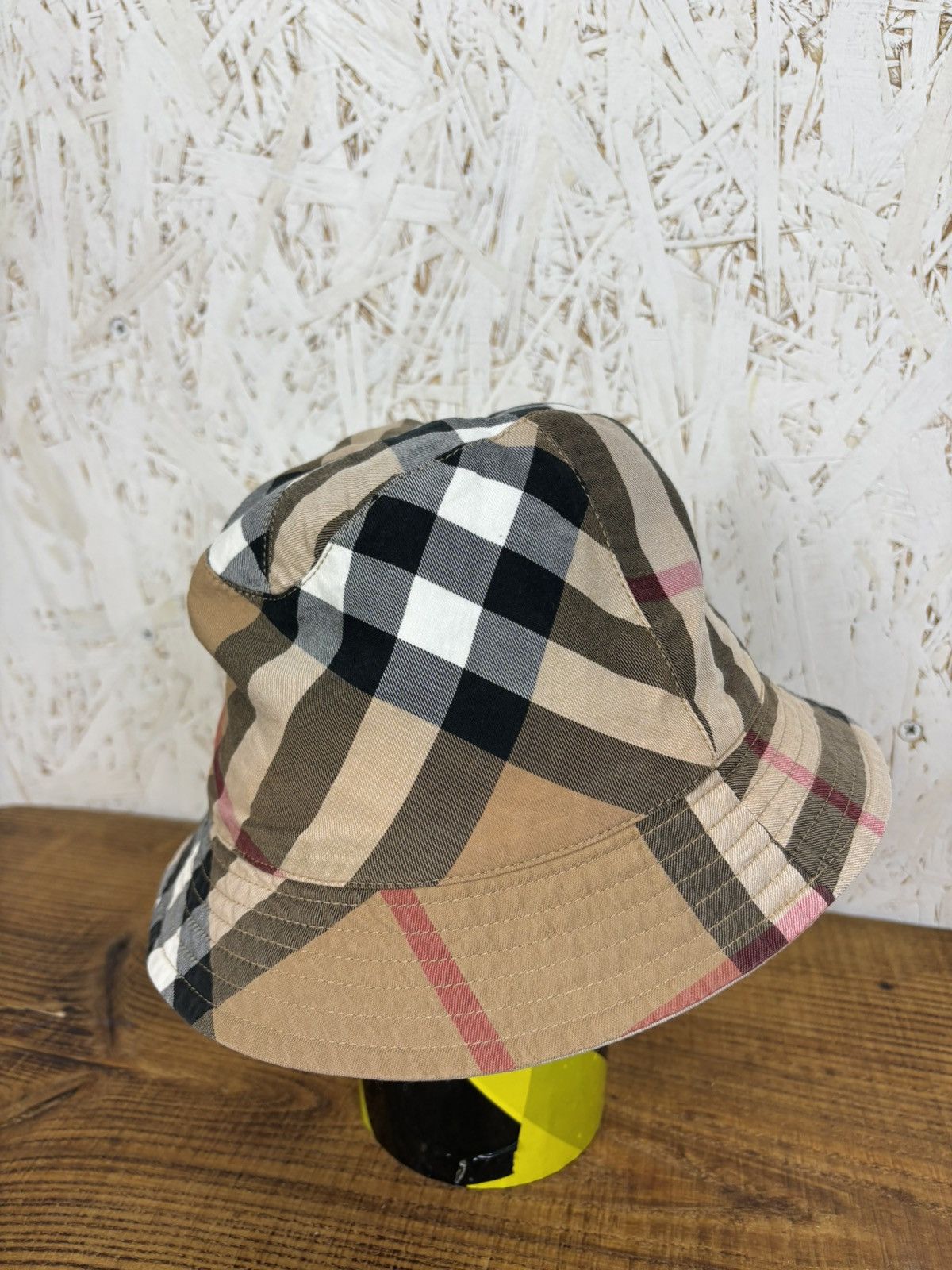 Burberry Burberry Big Nova Check Reversible Bucket Hat Beige Size ONE SIZE - 2 Thumbnail
