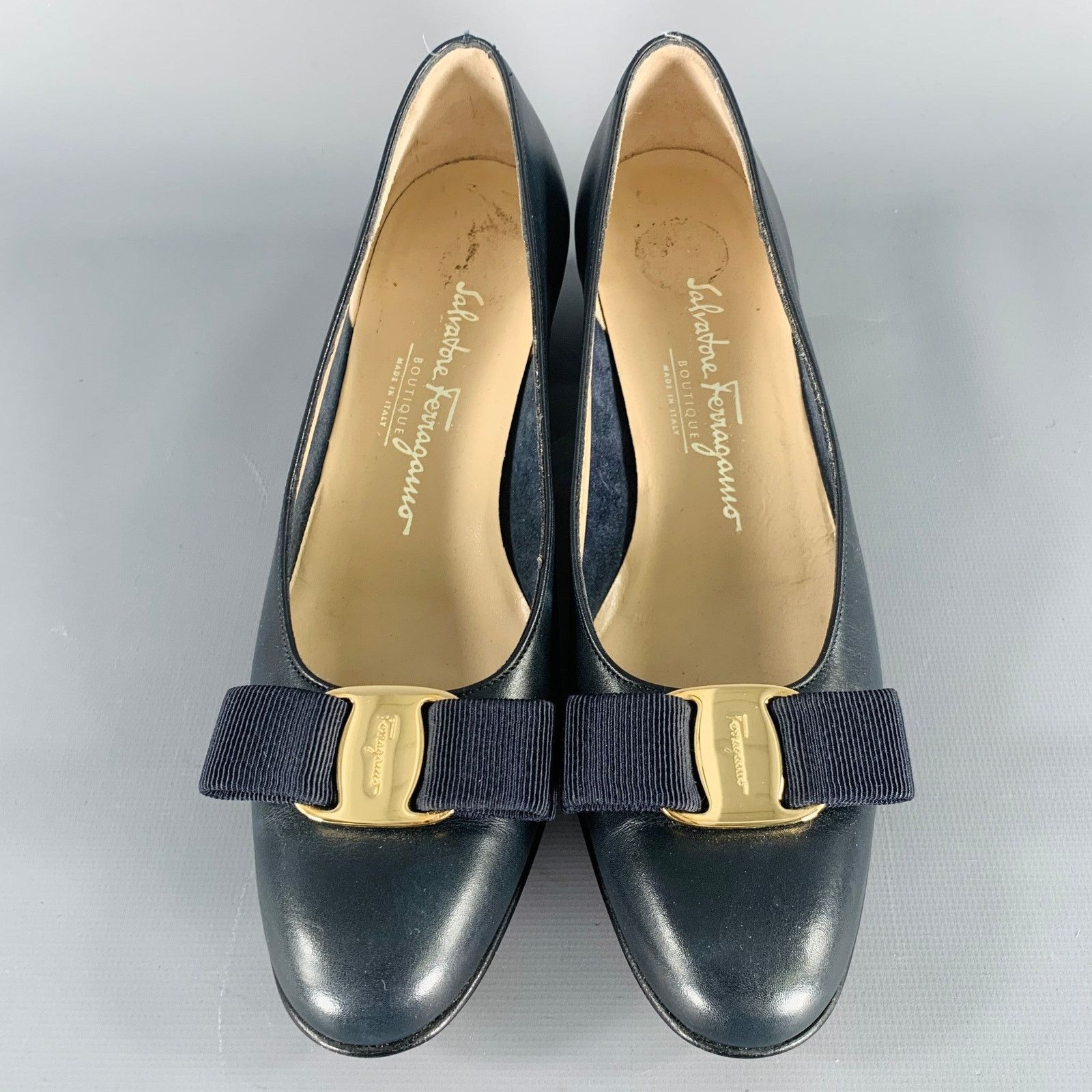 Salvatore Ferragamo SALVATORE FERRAGAMO Size 5.5 Navy Leather Kitten Heel Pumps Size US 5.5 / IT 35.5 - 4 Thumbnail