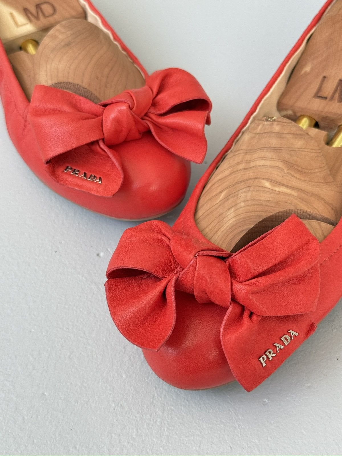 Prada Prada Coral Red Leather Bow Logo Scrunch Ballet Flats Size US 9 / IT 39 - 1 Thumbnail