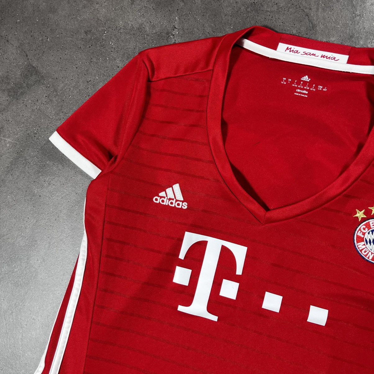 Adidas Womens Adidas Bayern Munchen #6 Thiago Jersey Tee Blokecore Size US S / EU 44-46 / 1 - 3 Thumbnail