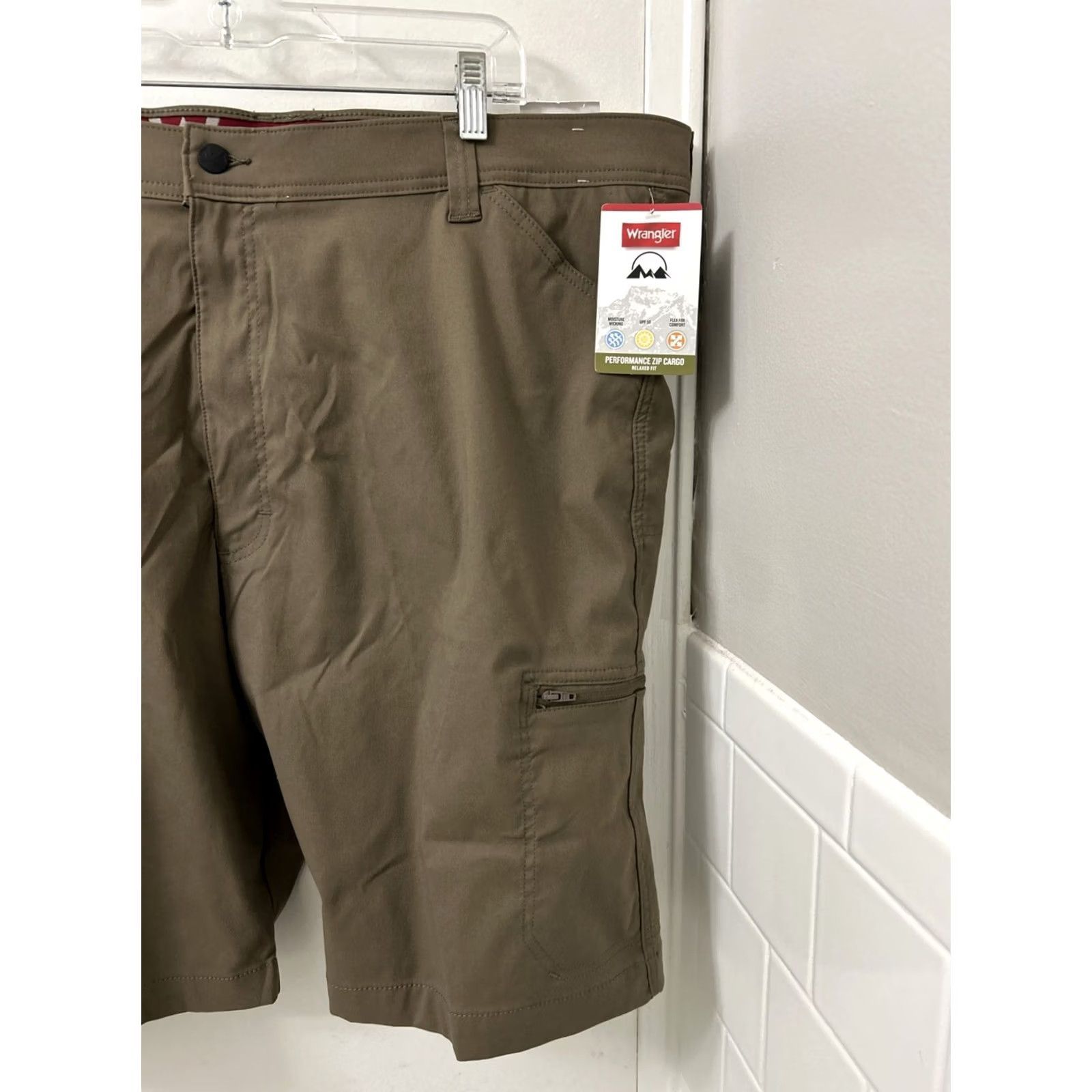 Wrangler Wrangler Performance Cargo Shorts Mens 44 Gray UPF 50 Relax Fit 10” Inseam Cargo Pockets Outdoor Travel Casual Men Size US 44 / EU 60 - 3 Thumbnail