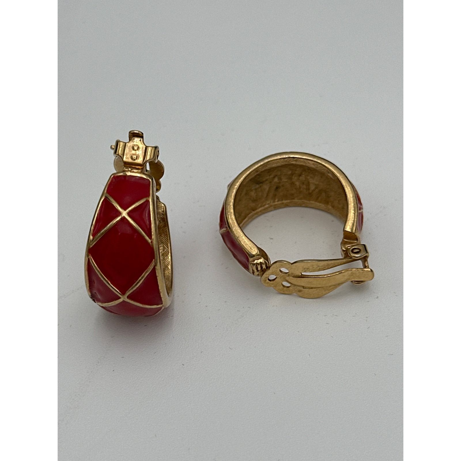 Vintage Christmas Red Gold Criss Cross Enamel Hoop Clip Earrings 80s Size ONE SIZE - 8 Thumbnail