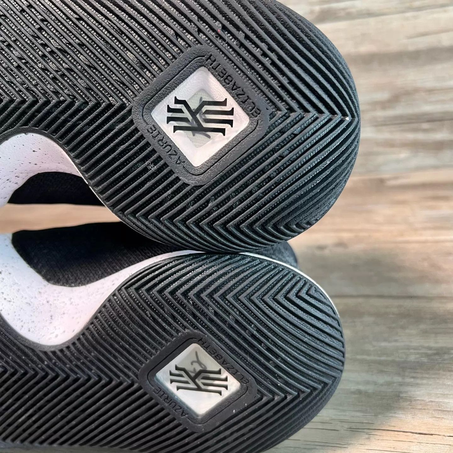 Nike Nike Kyrie 3 TB Oreo 42.5 98 New Size US 9 / EU 42 - 7 Thumbnail
