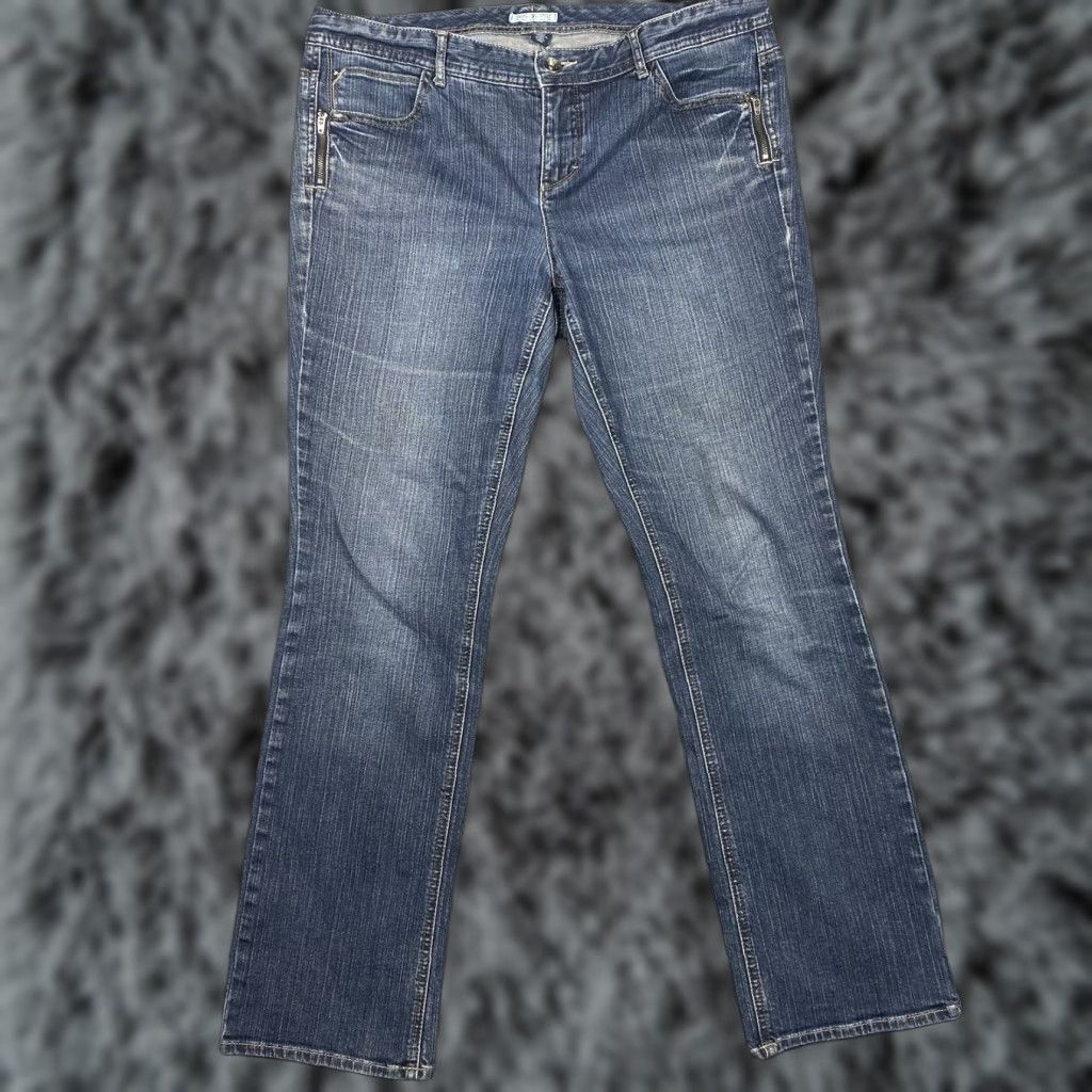 Tommy Hilfiger Tommy Hilfiger Women's Jeans Boot Cut Denim Size 14R Medium Wash 32x31 EUC Size 36" / US 14 / IT 50 - 1 Thumbnail