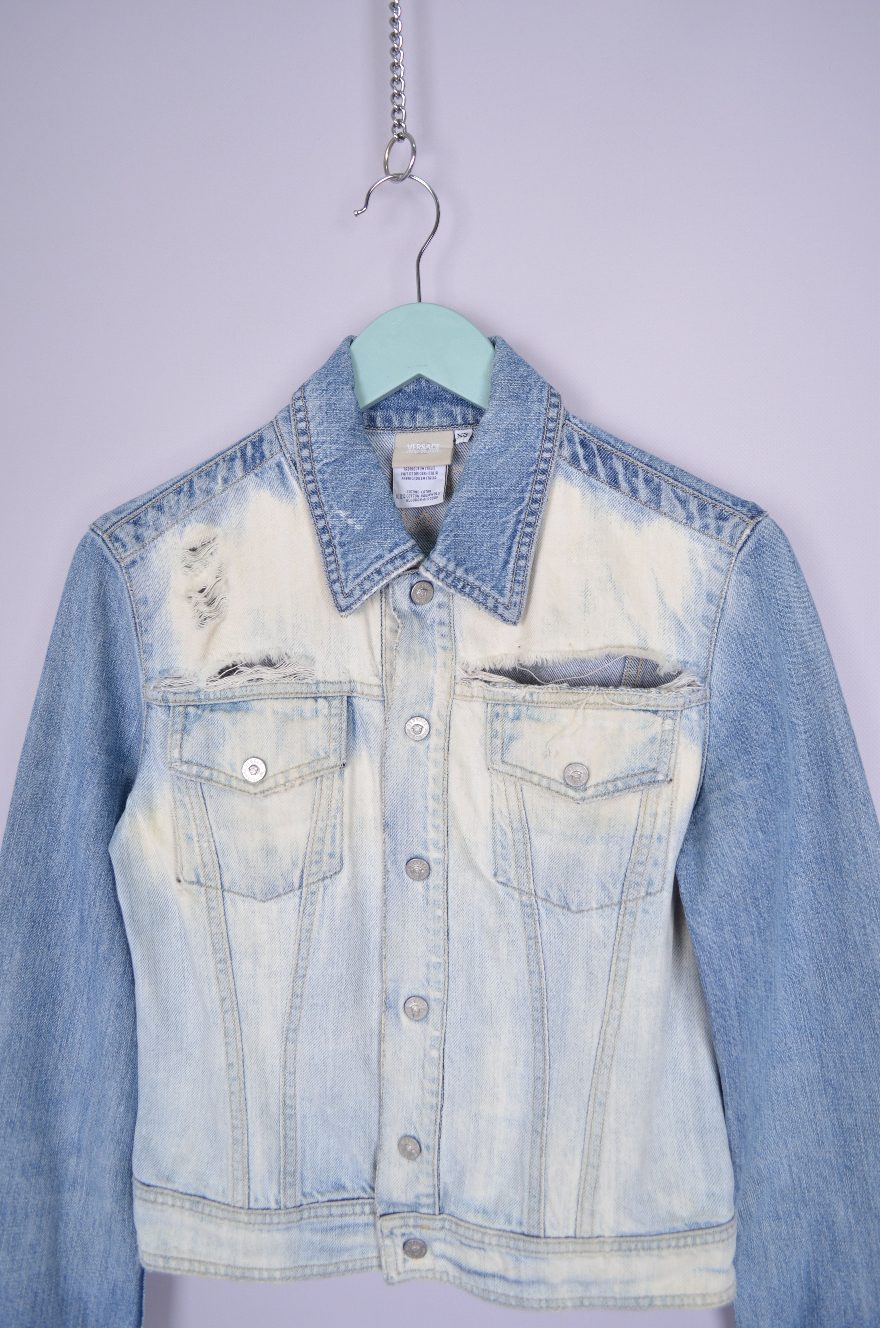 Designer × Versace × Vintage Versace Jeans White Blue Denim Jacket Big Logo Size XS Size XS / US 0-2 / IT 36-38 - 2 Thumbnail