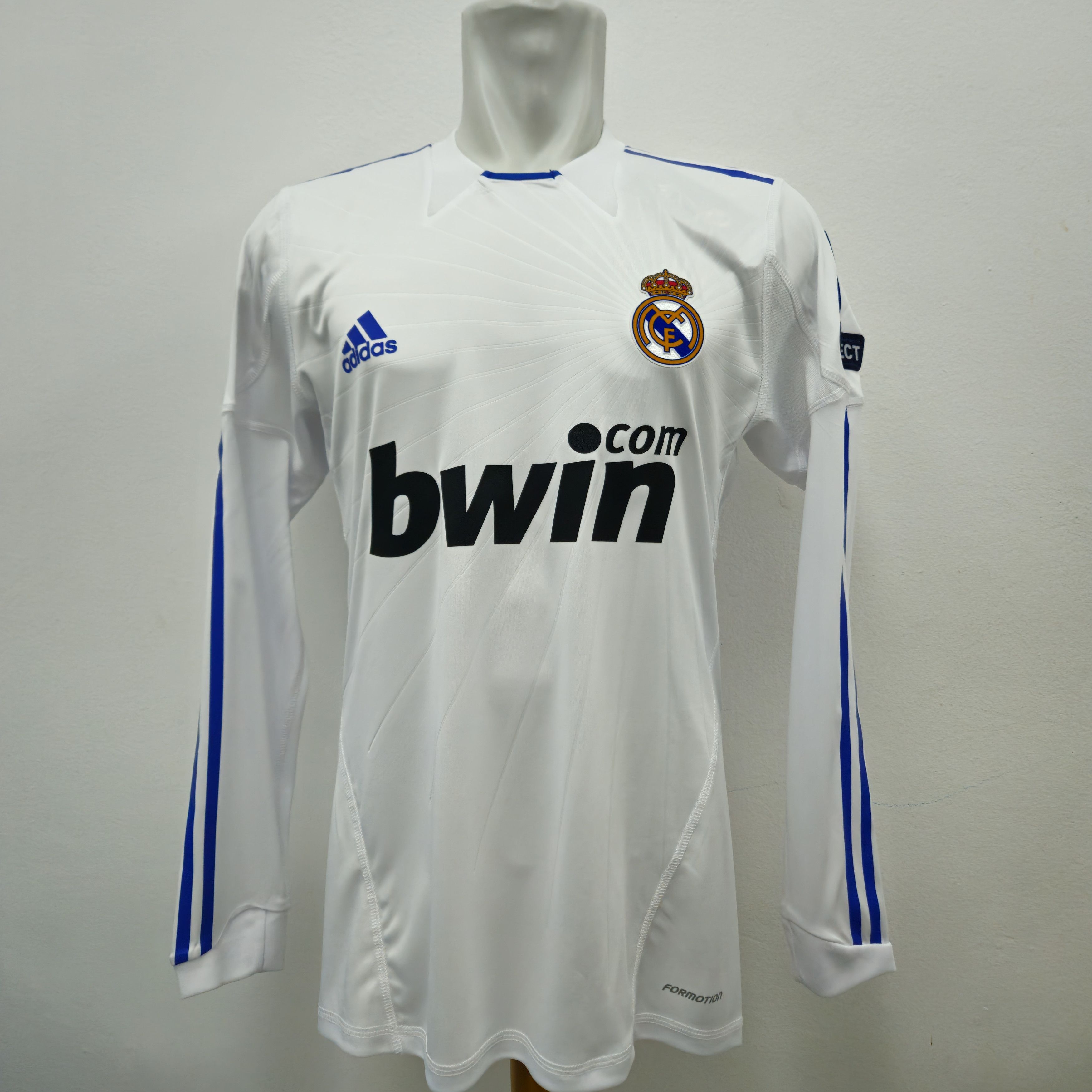 Other Real Madrid Home 2010/11 Ronaldo UCL Long Sleeve Formotion Size US M / EU 48-50 / 2 - 1 Thumbnail