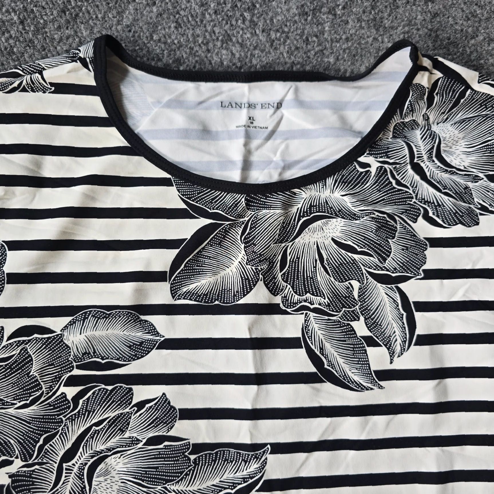 Lands' End **Lands' End Black XL Women's Stretch Floral Striped Outdoors Blouse** User: **Lands' End Black XL Women's Floral Striped Stretch Outdoors Blouse** Size XL / US 12-14 / IT 48-50 - 2 Thumbnail