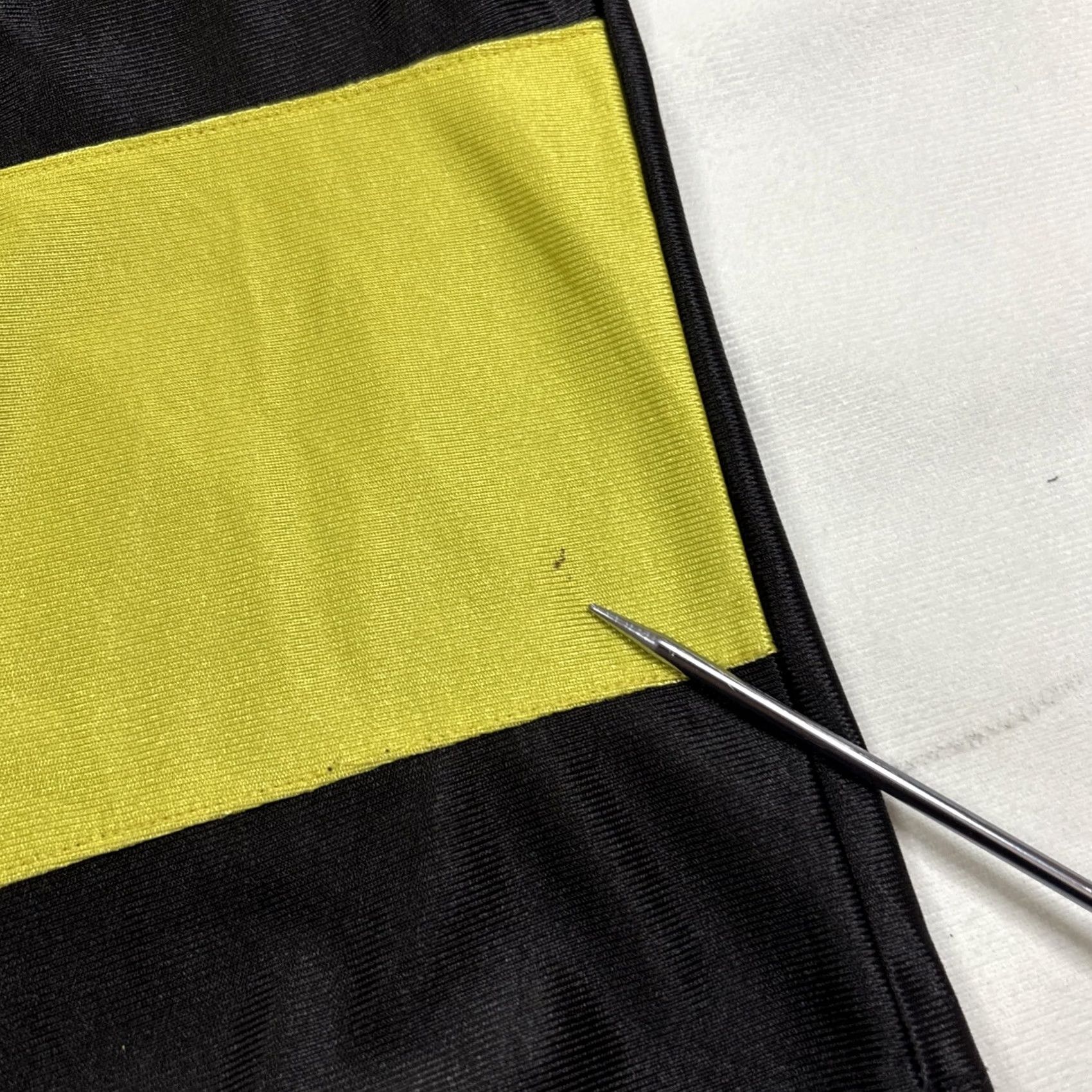Nike VINTAGE Nike Y2K Jersey Cut Tag XXL Short Sleeve Black Yellow Men Mens Short Sleeve Jersey Nike Y2K 2000s Casual Activewear Size US XXL / EU 58 / 5 - 5 Thumbnail