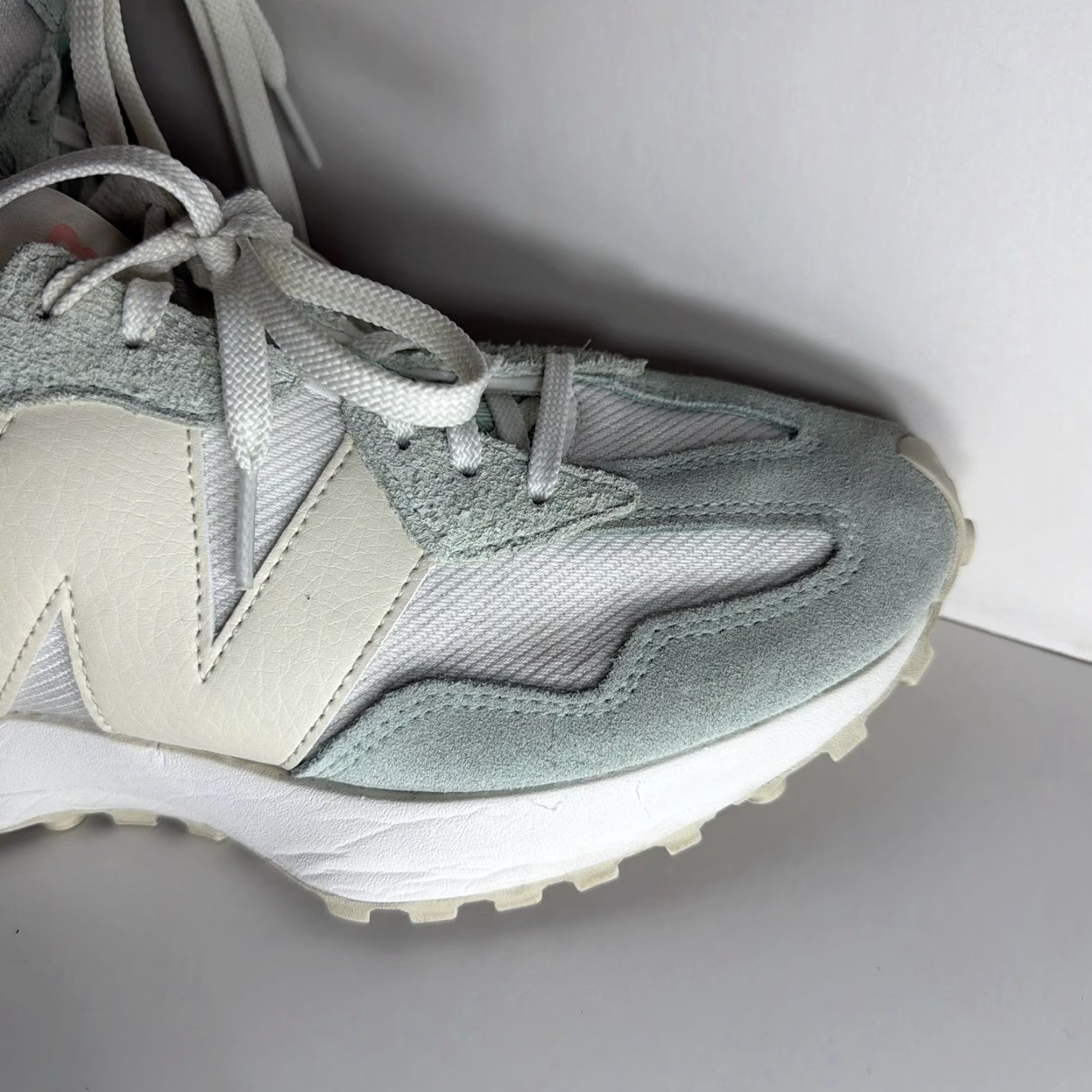 New Balance New Balance 327 Women’s 10 W Mint Green White Low Top Casual Sneakers Size L / US 10 / IT 46 - 3 Thumbnail