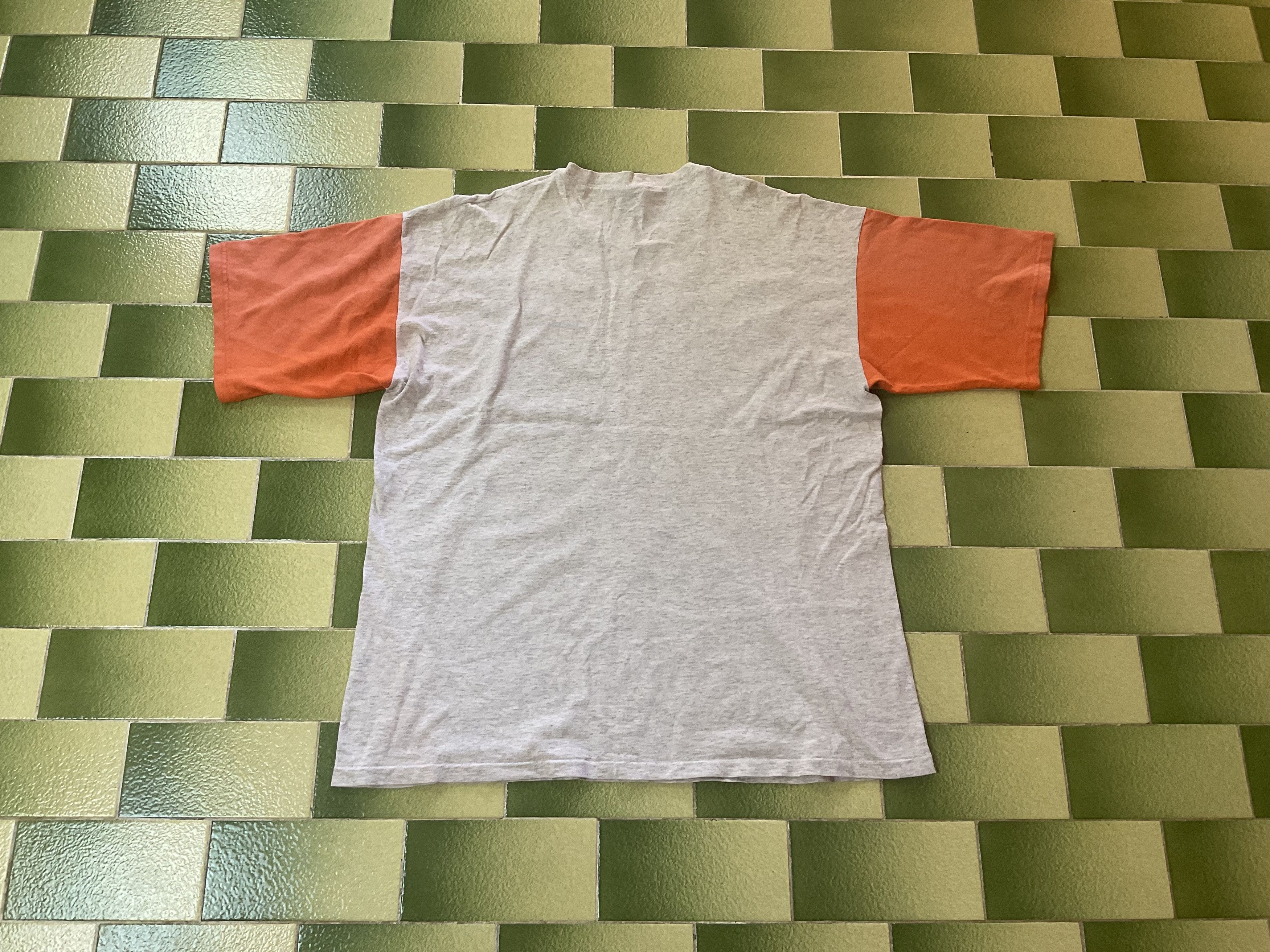 NCAA Vintage 1995 Miami Hurricanes T-Shirt with Orange Sleeve Size US XL / EU 56 / 4 - 2 Thumbnail