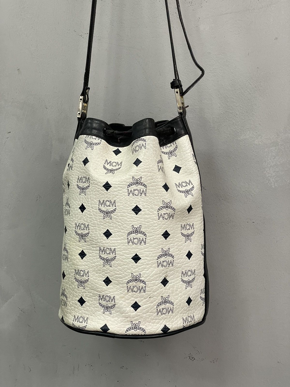 MCM MCM White Logo Print Leather Bucket Shoulder Bag Size ONE SIZE - 8 Thumbnail