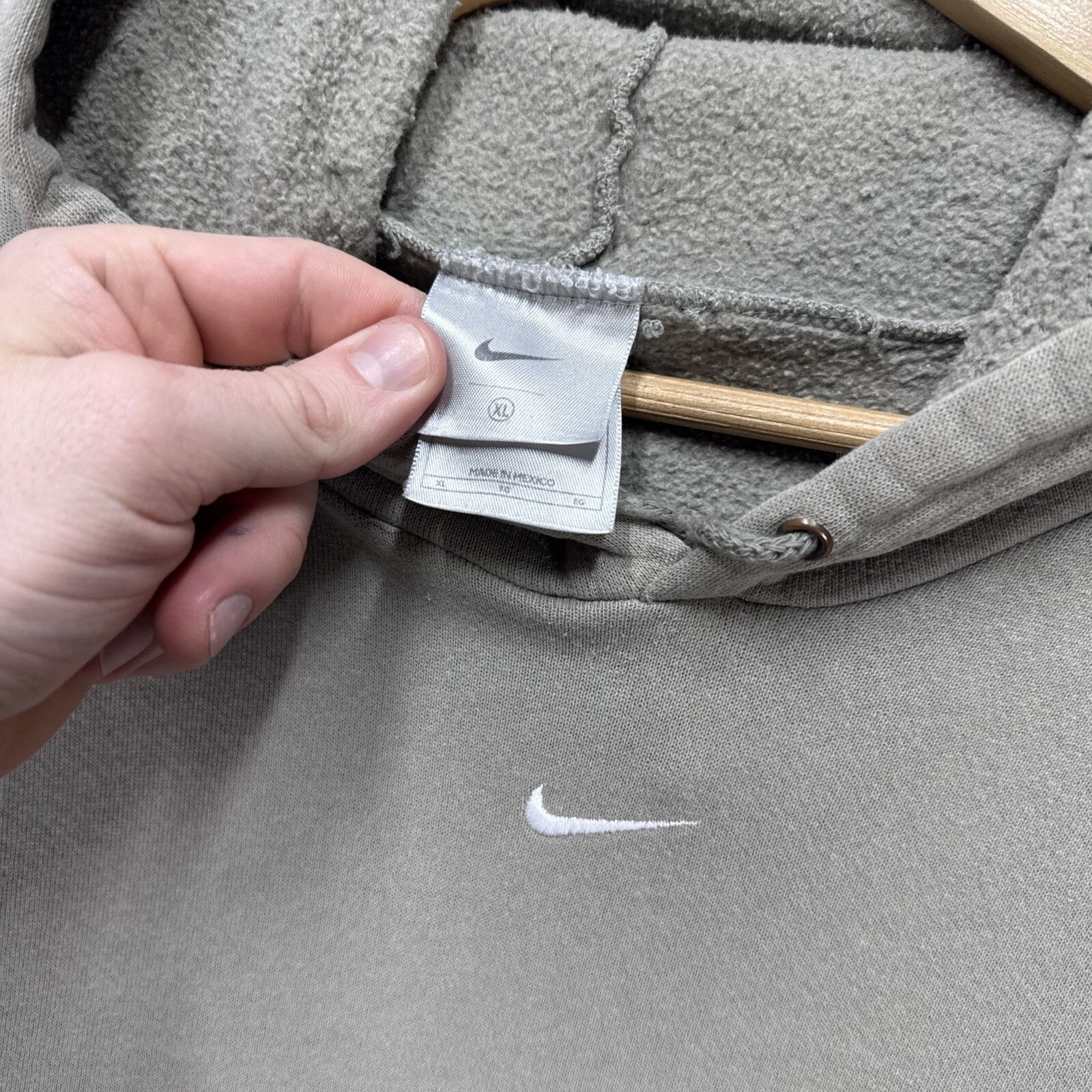 Nike Vintage Nike Hoodie Mens XL Green Center Swoosh Skate Faded Size US XL / EU 56 / 4 - 3 Thumbnail
