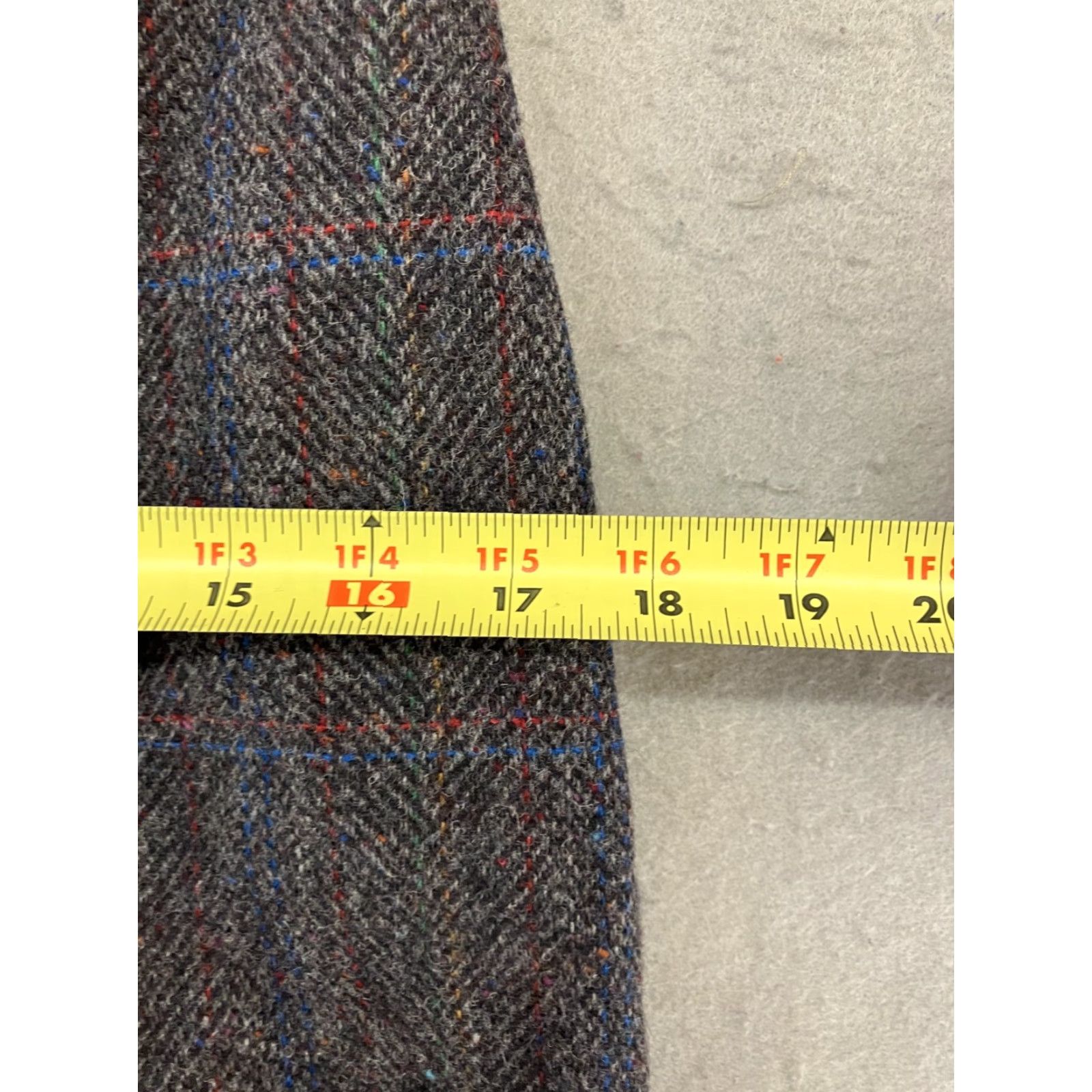 Vintage Vintage Boston Traveler Women's Midi Wool Skirt Plaid Lined 80s 90s Gray Slim Fit Size 28" / US 6 / IT 42 - 4 Thumbnail