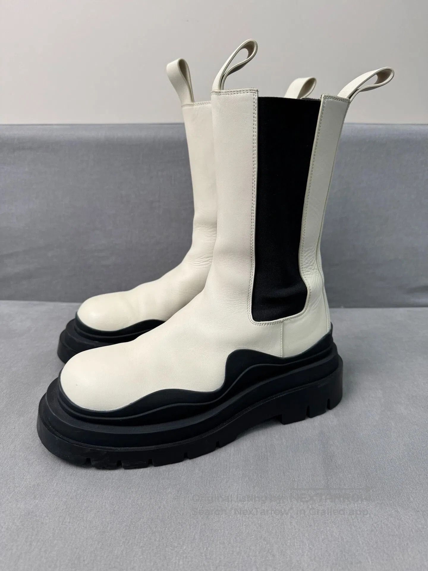 Bottega Veneta Bottega Veneta White Platform Chelsea Boots. Size US 8 / IT 38 - 1 Thumbnail
