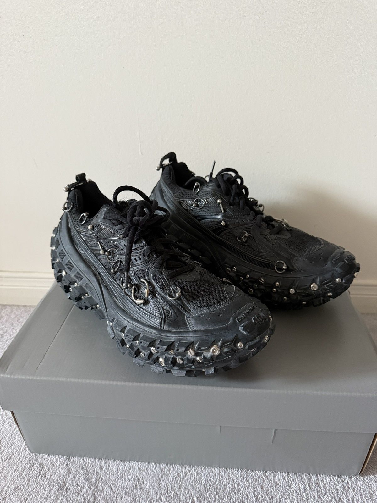 BALENCIAGA bouncer screw defender 希少 41 Balenicaga Defender/Bouncer Now Comes With Screws | Hypebeast