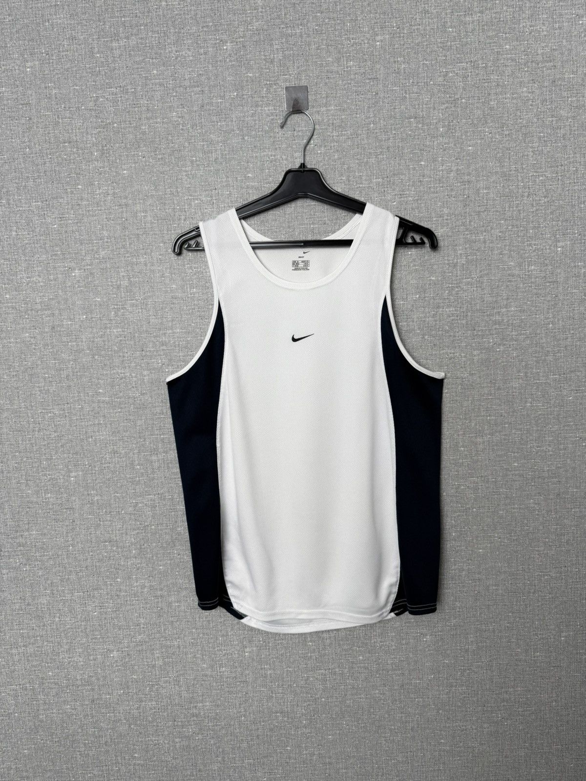 Nike Vintage Nike Embroidered Center Swoosh Logo Dry-Fit Tank Top Size US M / EU 48-50 / 2 - 1 Thumbnail