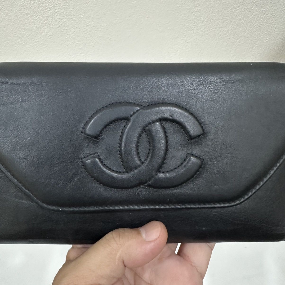 Chanel ‼️YES‼️VINTAGE CHANEL BLACK LEATHER WALLET WITH CC STITCH MARK Size ONE SIZE - 5 Thumbnail