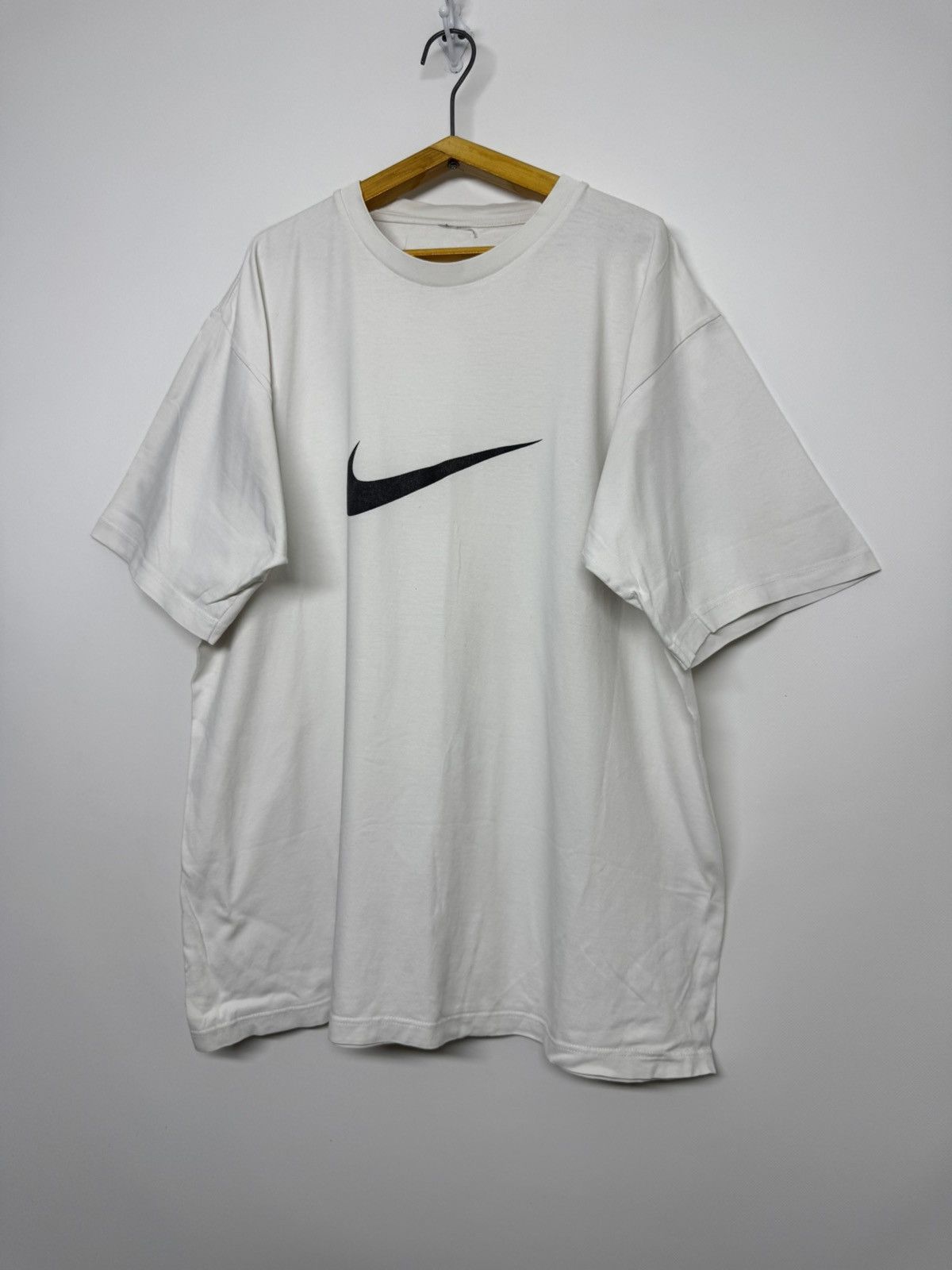 Nike Vintage Y2k Nike Center Big Swoosh Logo T-Shirt Size US L / EU 52-54 / 3 - 3 Thumbnail