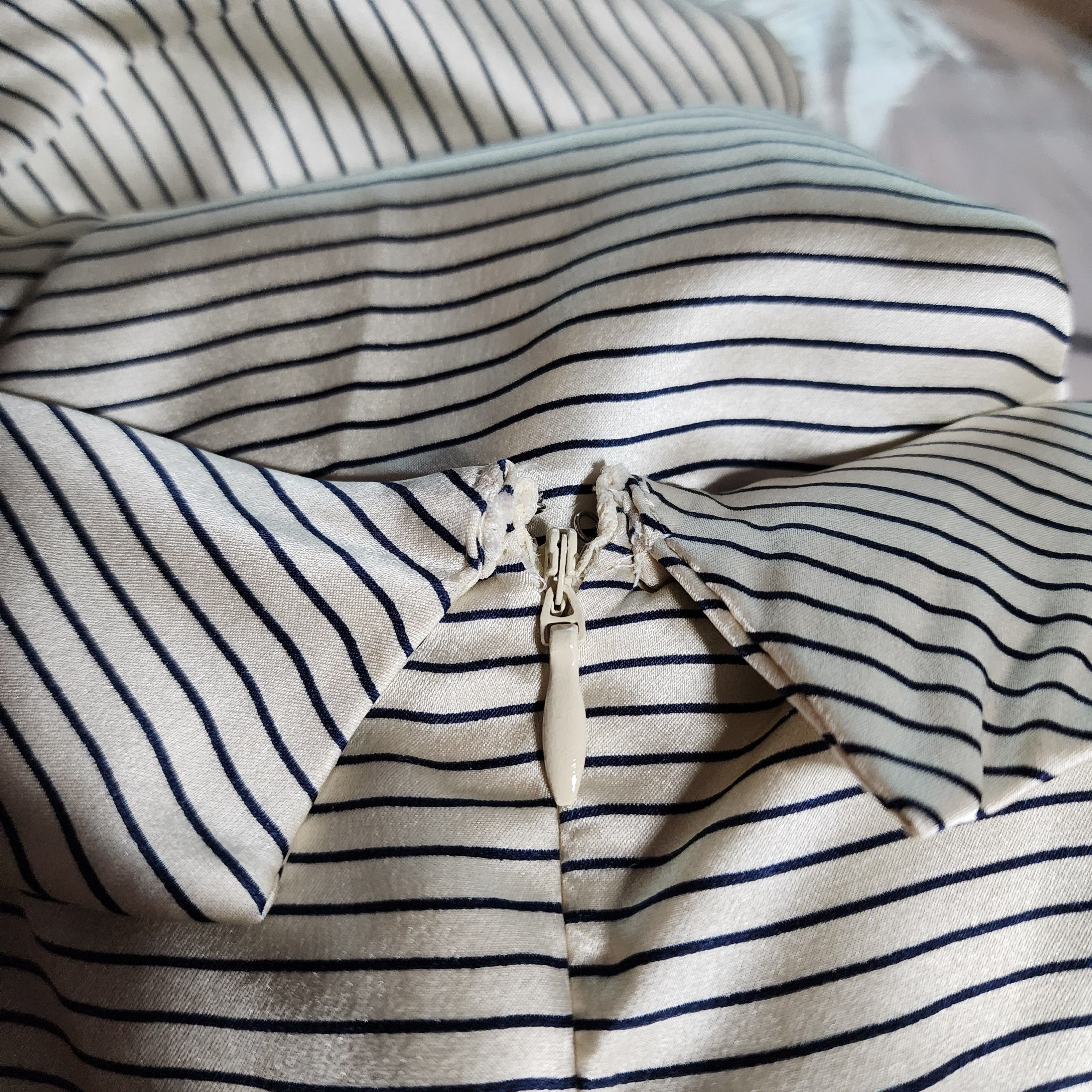 Other HELLESSY Slip Dress Silk Feel, Ivory/Navy Pinstripe Blouson Size S / US 4 / IT 40 - 7 Thumbnail