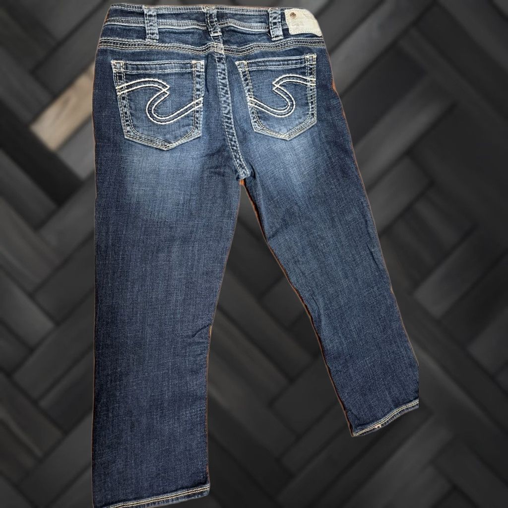 Silver Jeans Co. Silver Jeans Aiko Capri Jeans Women's 31x22 Denim Blue Dark Wash 5-Pocket Stretch Regular Rise 7" Leg Opening 8" 22" Inseam XS? Size 24" / US 00 / IT 34 - 1 Thumbnail