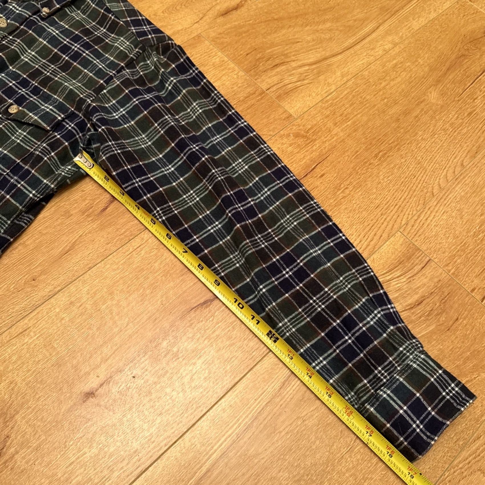 Vintage VINTAGE Woolrich Shirt Womens Small Green Plaid Long Sleeve Button-Up Regular Fit Pockets Cotton Flannel Top Ladies Outdoors Size S / US 4 / IT 40 - 4 Thumbnail