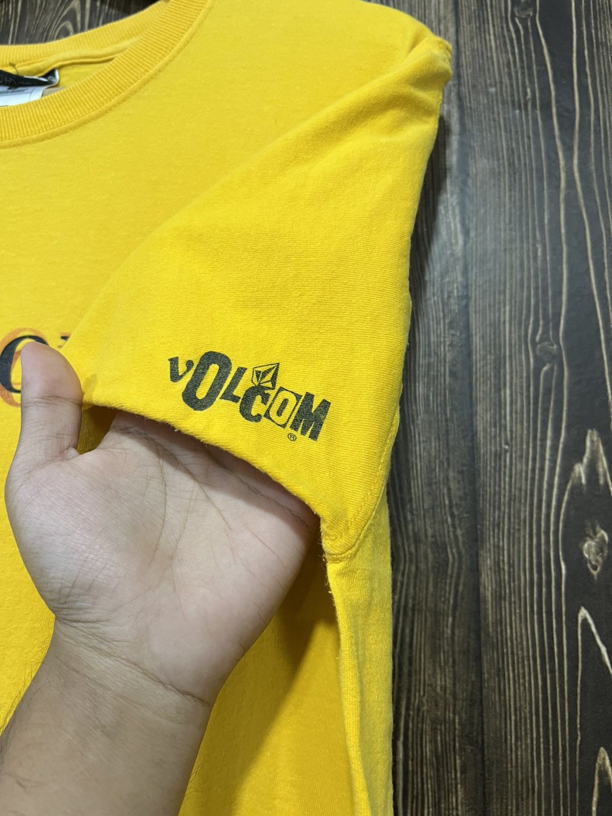 Vintage Volcom Skateboard Spellout Tshirt