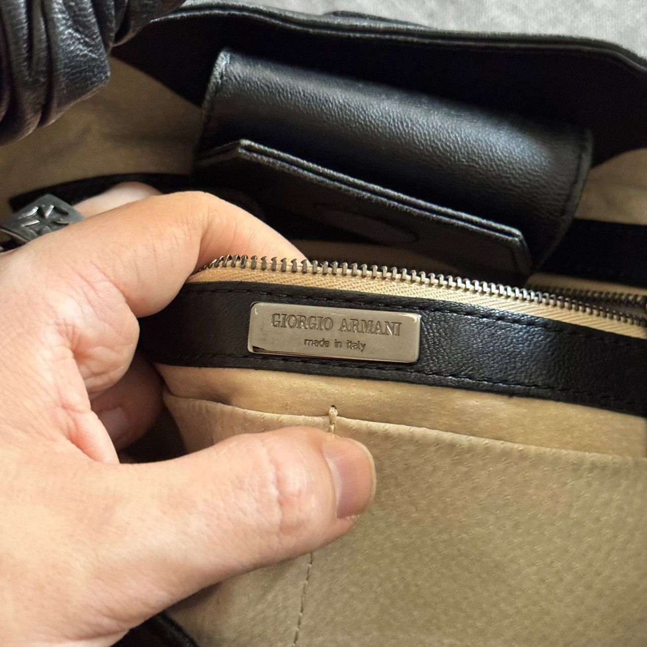 Giorgio Armani Giorgio Armani Black Oversized Leather Daily Bag Size ONE SIZE - 11 Thumbnail