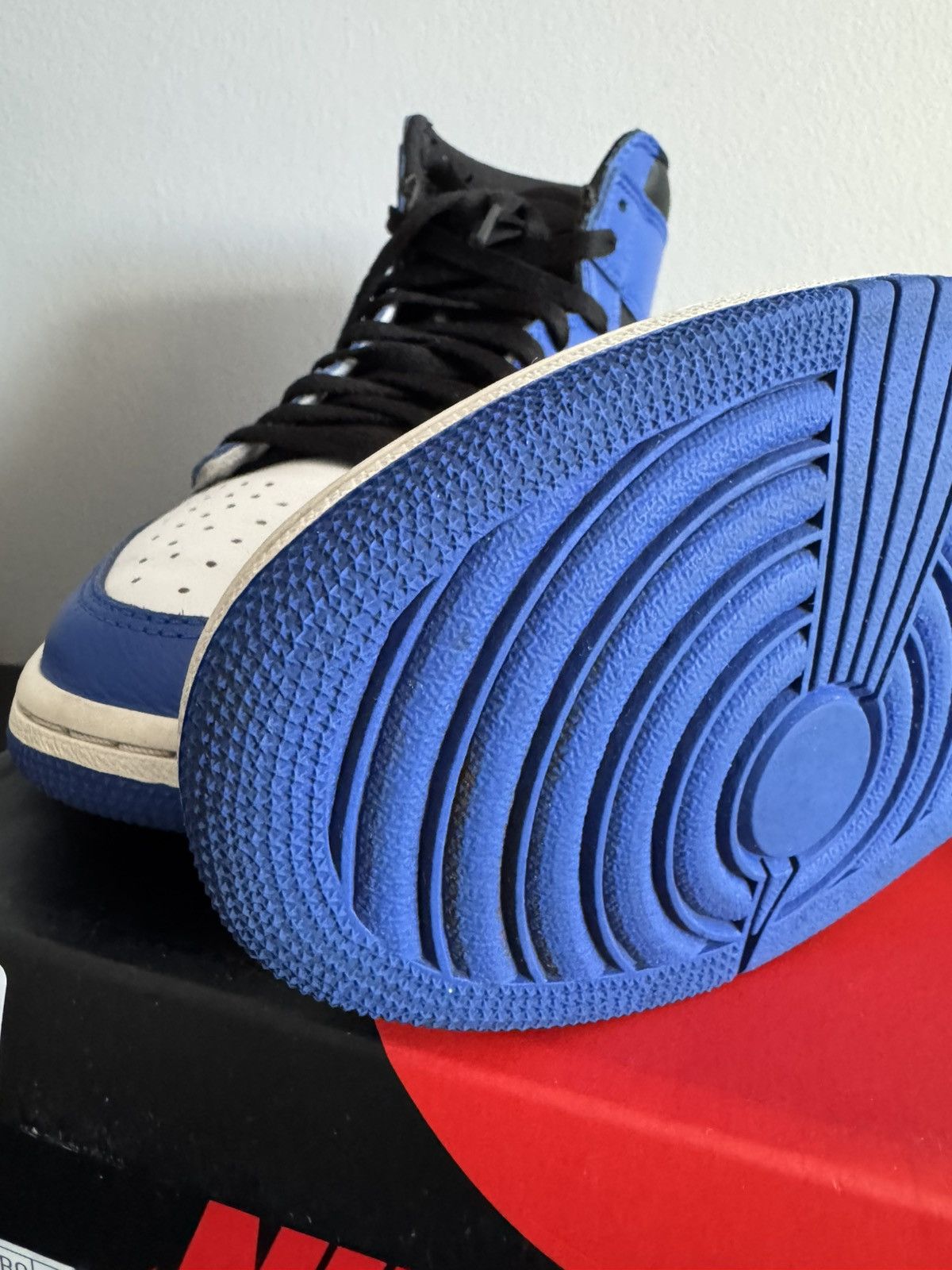 Jordan Brand Nike Air Jordan 1 off Retro High Game Royal White bred 2017 Size US 8.5 / EU 41-42 - 6 Thumbnail
