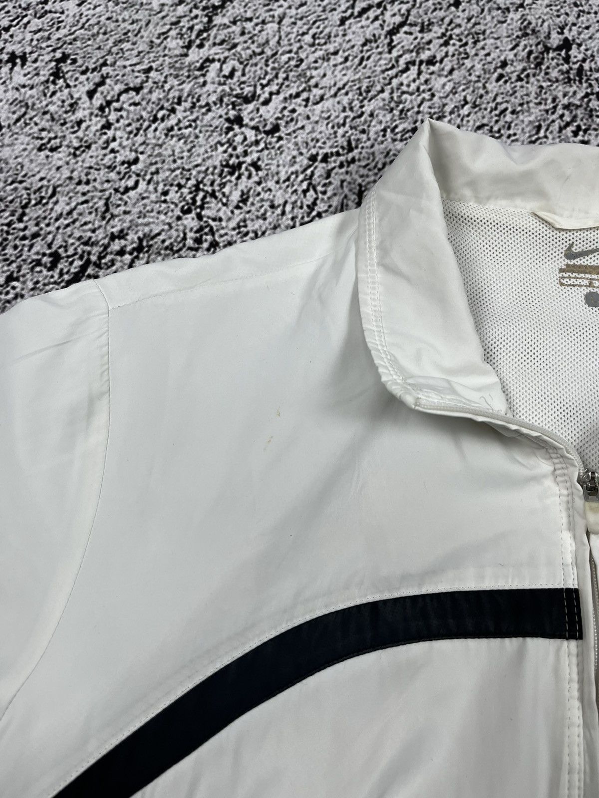 Vintage Vintage Y2K Nike small swoosh track jacket windbreaker L Size L / US 10 / IT 46 - 9 Thumbnail