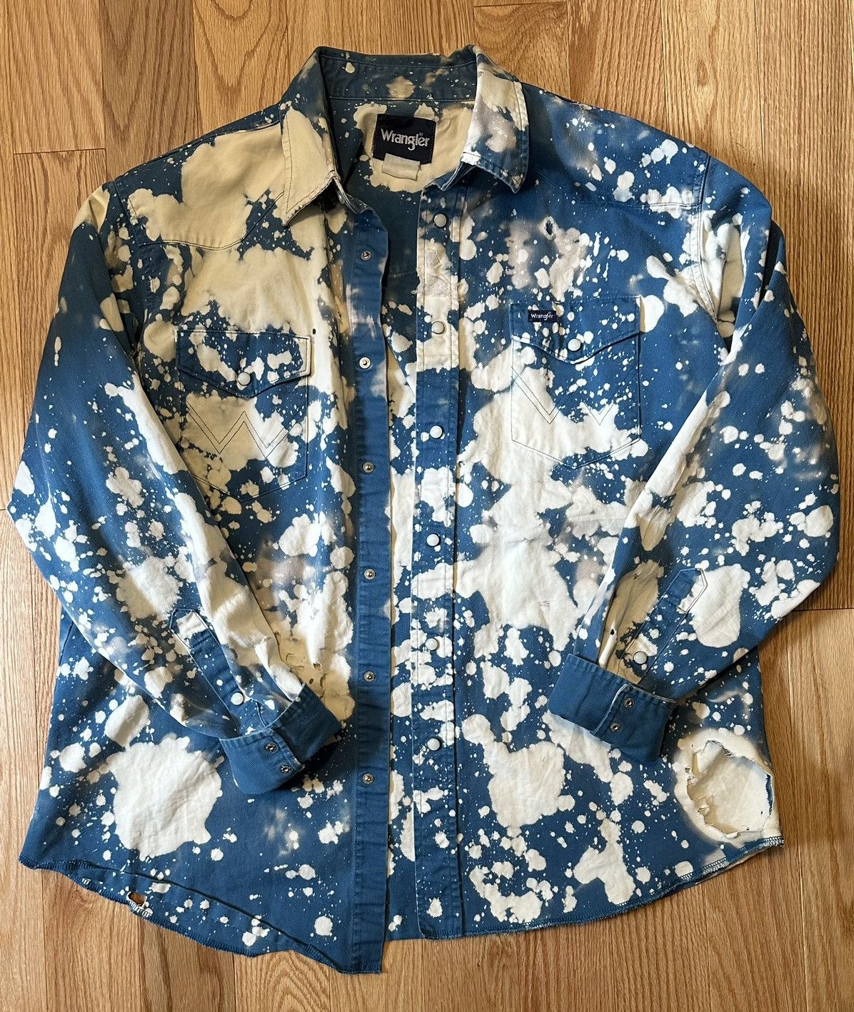 Vintage × Wrangler Wranger Blue and White Acid Wash Shirt Size US L / EU 52-54 / 3 - 1 Thumbnail