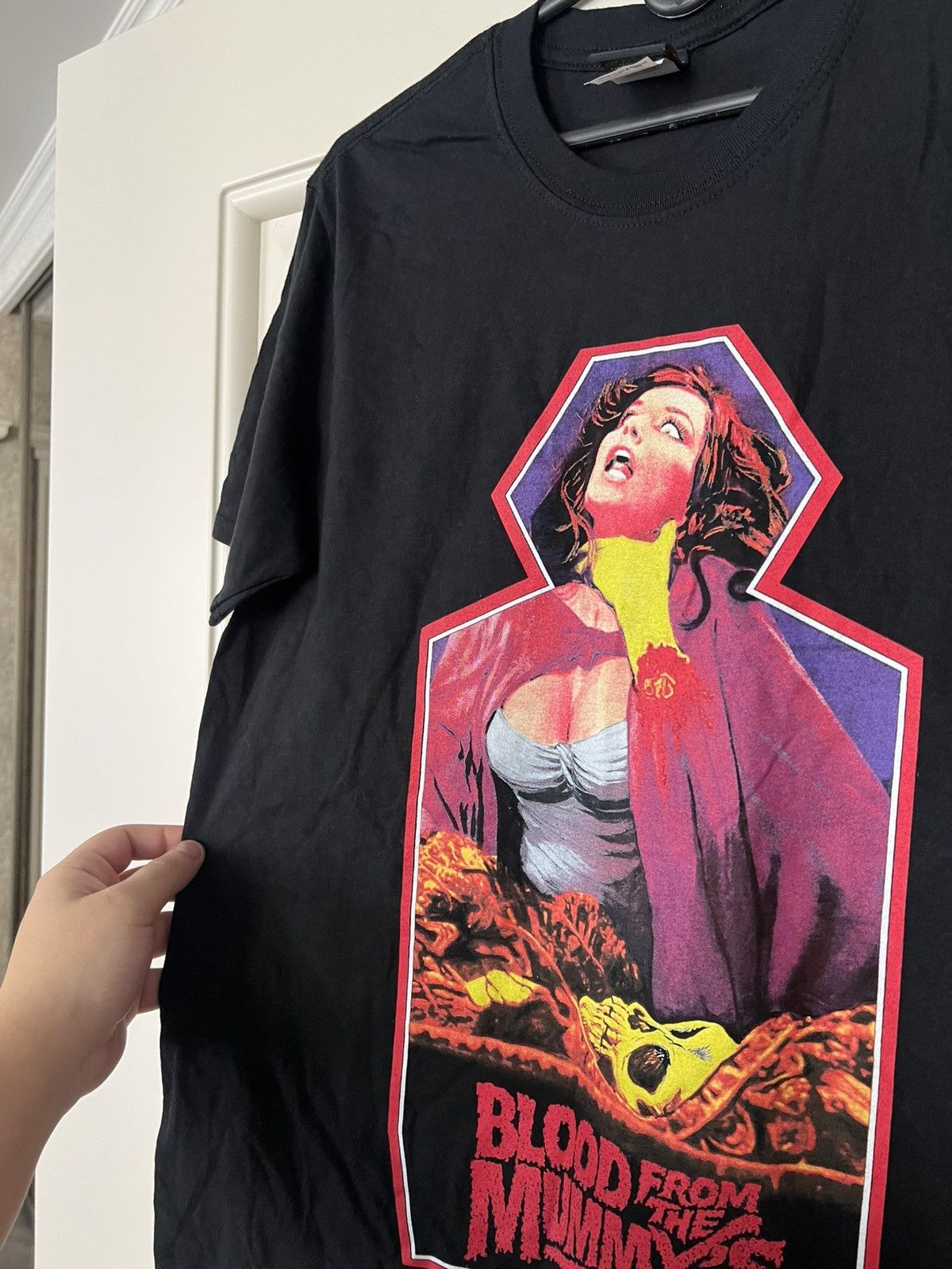 Expert Horror Blood from the Mummy’s Tomb Hammer Horror Movie T-Shirt Tee Size US M / EU 48-50 / 2 - 9 Thumbnail