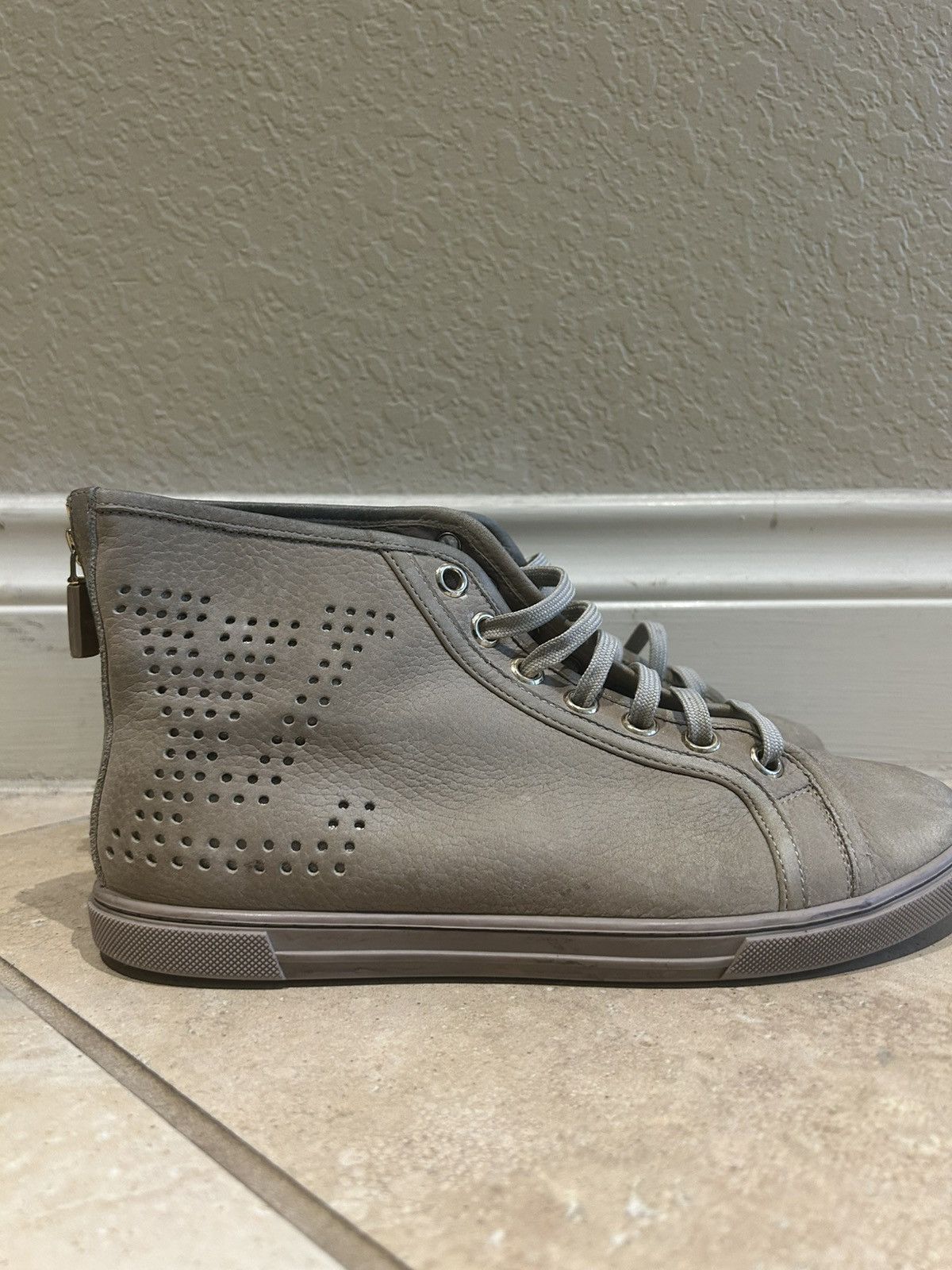 Louis Vuitton Louis Vuitton Taupe Leather hightop sneaker 39/8.5 Size US 8.5 / IT 38.5 - 1 Thumbnail