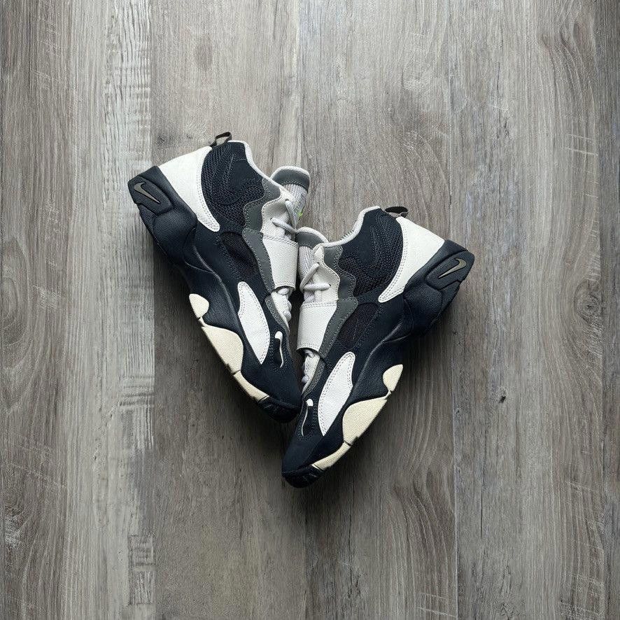 Nike NIKE • Air Max Speed Turf GS "Obsidian Volt" (7M) Size US 7 / EU 40 - 9 Thumbnail