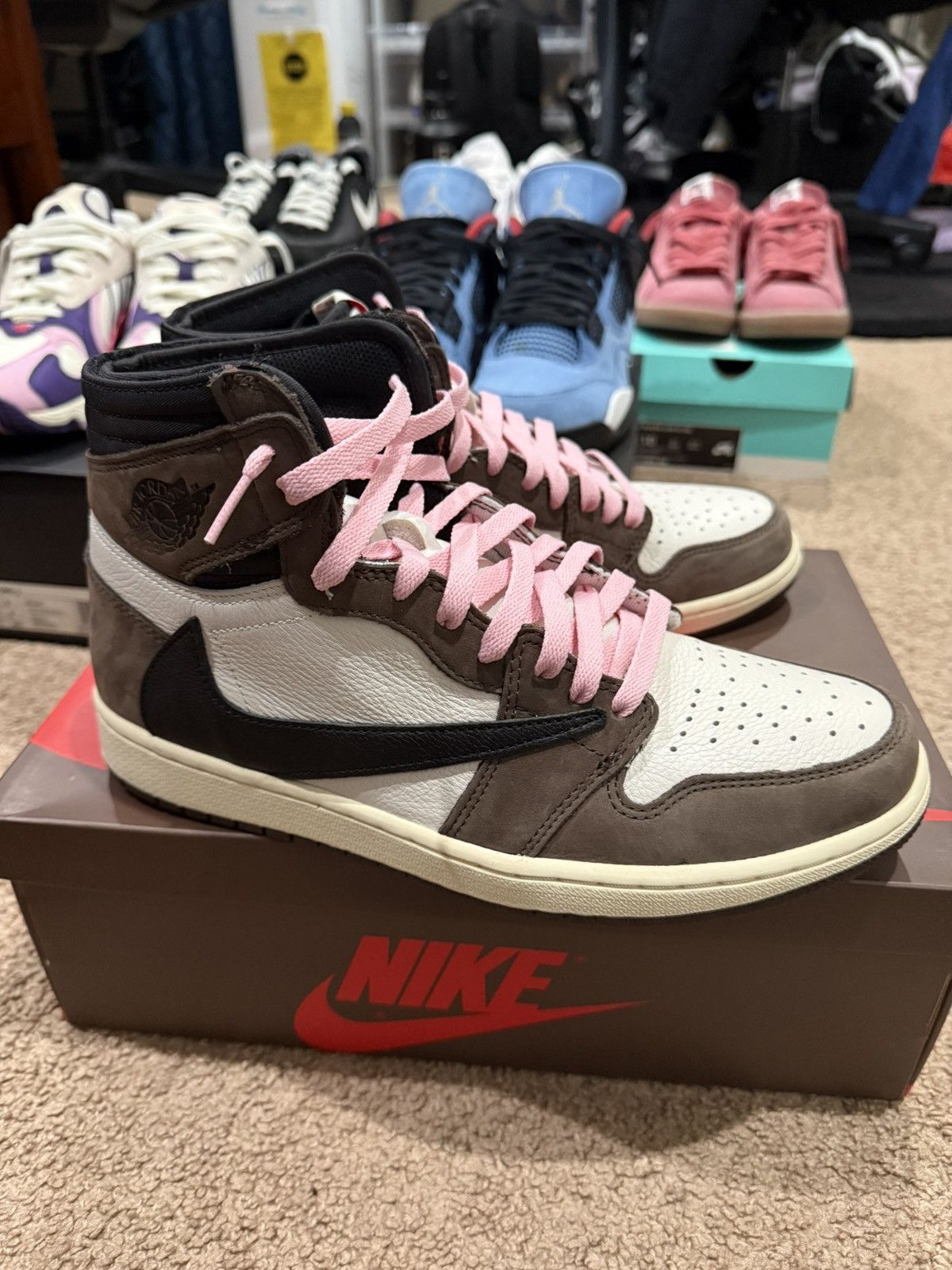Jordan Brand × Travis Scott Travis Scott Jordan 1 Mocha Size US 10 / EU 43 - 1 Thumbnail