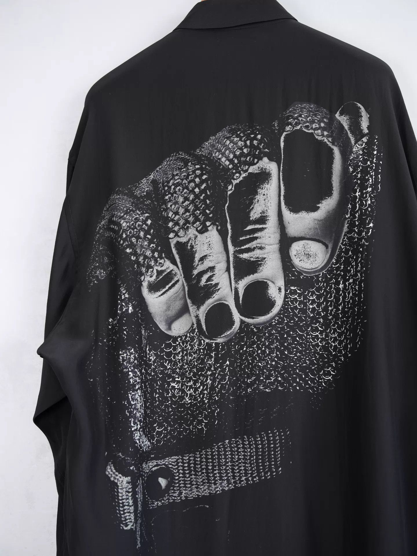 Yohji Yamamoto Yohji Yamamoto 21AW Silk Shirt w/ Maille Glove Print Size US M / EU 48-50 / 2 - 5 Thumbnail
