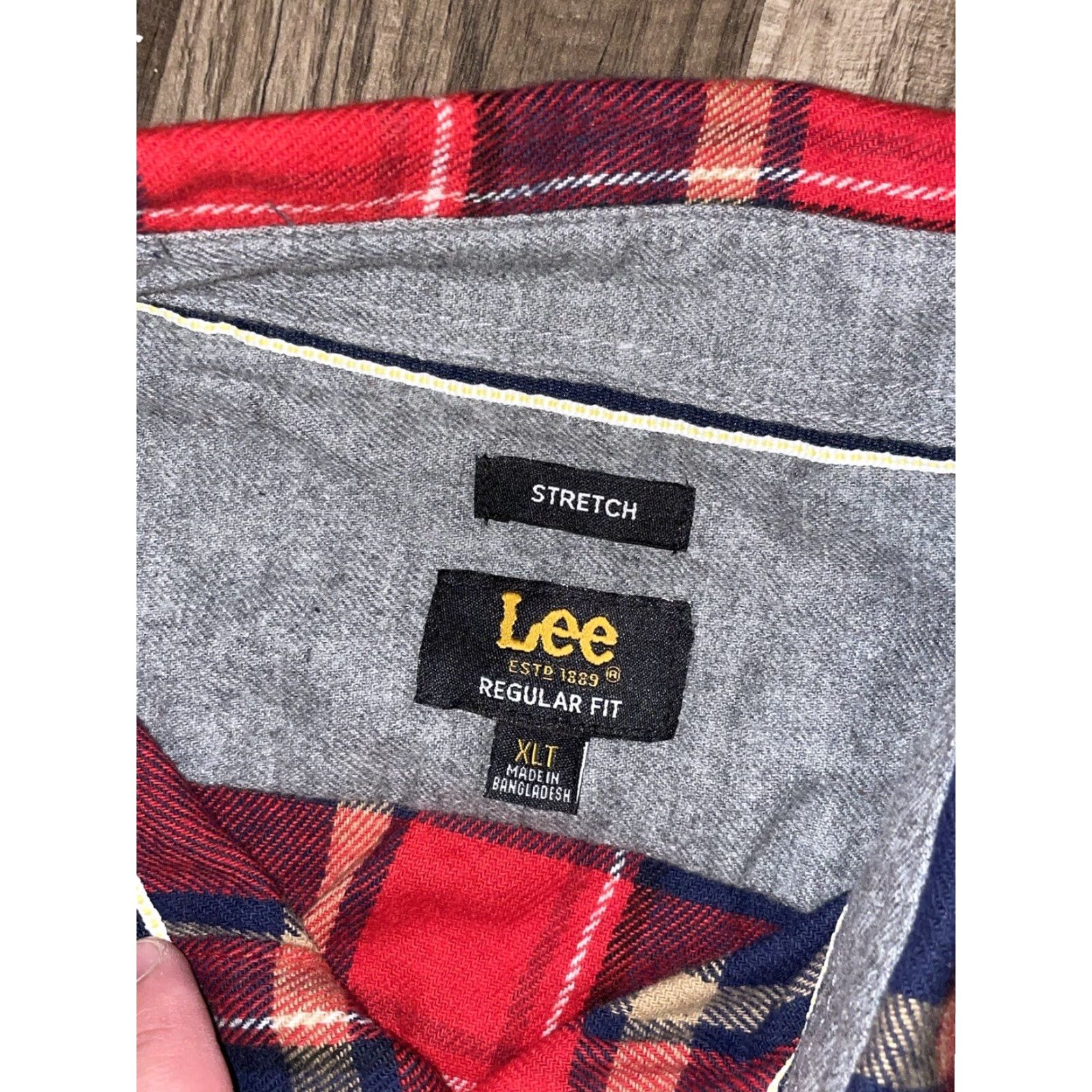 Lee Lee Flannel Shirt XL Red Black Plaid Button Up Outdoor Work Mens X-Large Regular Cotton Button-Up Shirt Size US XL / EU 56 / 4 - 2 Thumbnail