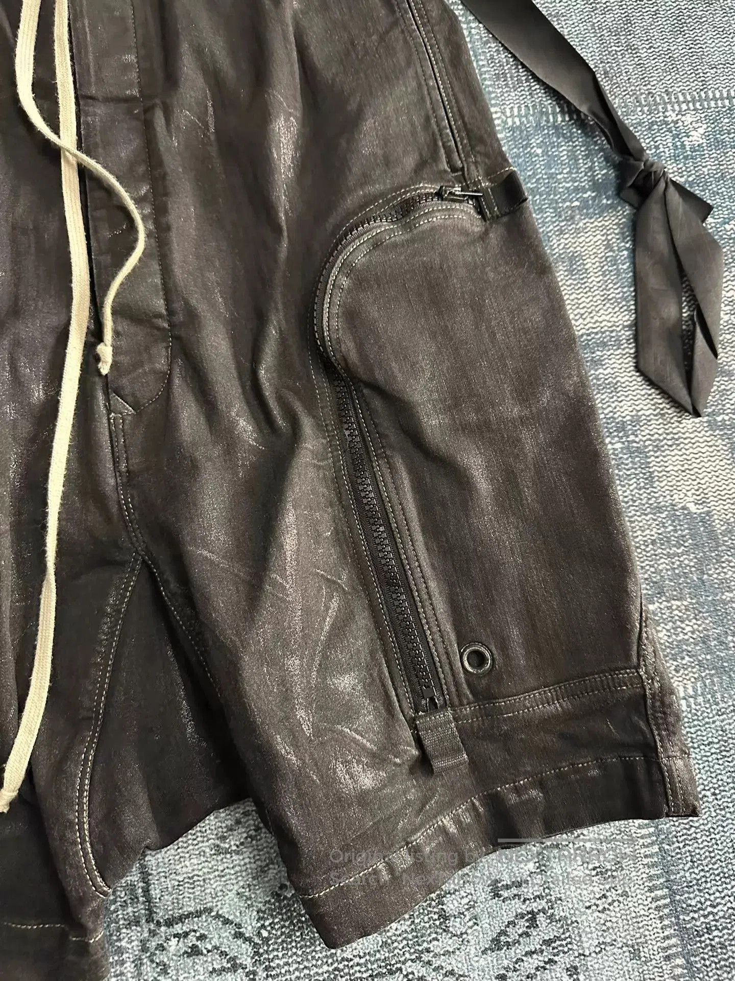 Rick Owens Black Cargo Shorts with Drawstring and Pockets. Size US 32 / EU 48 - 3 Thumbnail
