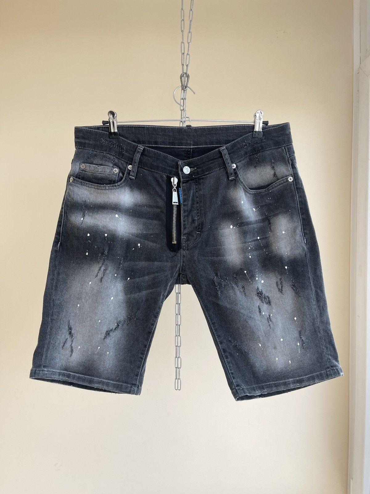 Dsquared2 Dsquared2 Distressed Washed Denim Paint-Splattered Shorts 50 Size US 34 / EU 50 - 1 Thumbnail