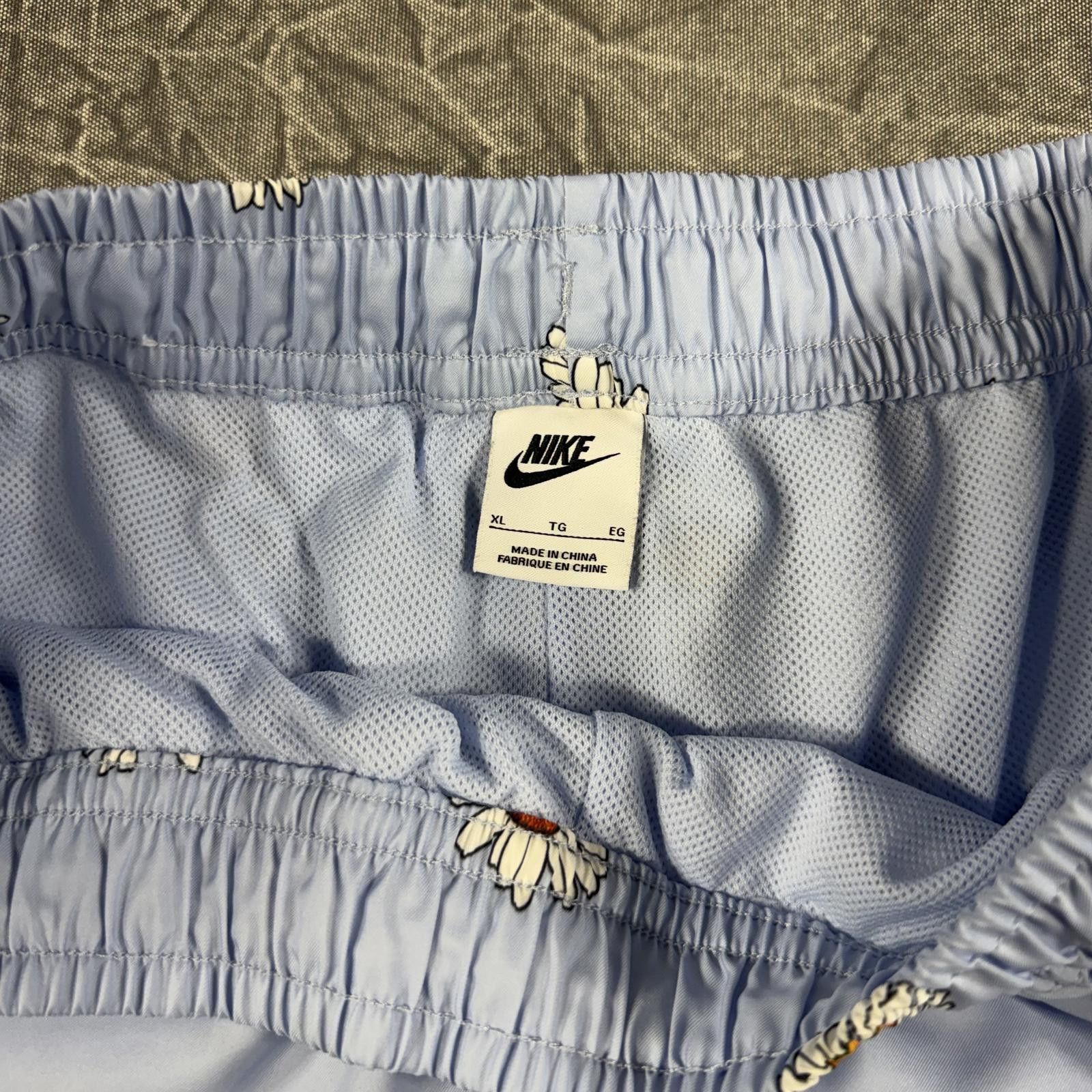 Nike Nike Shorts Men's XL Blue Blue Floral Flower DM6909-548 Size US 36 / EU 52 - 2 Thumbnail